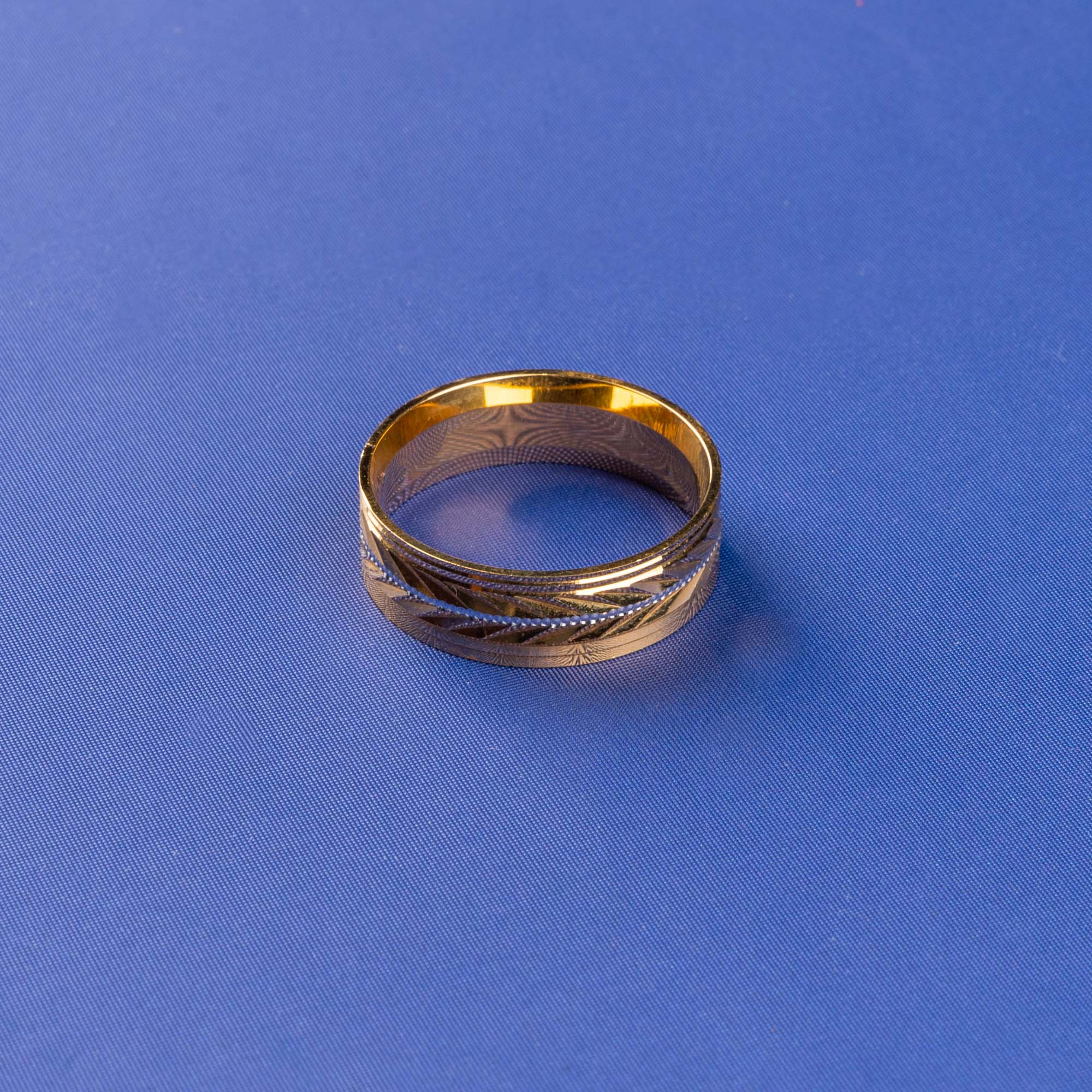 Elegant Two-Tone 22K Gold Band Ring