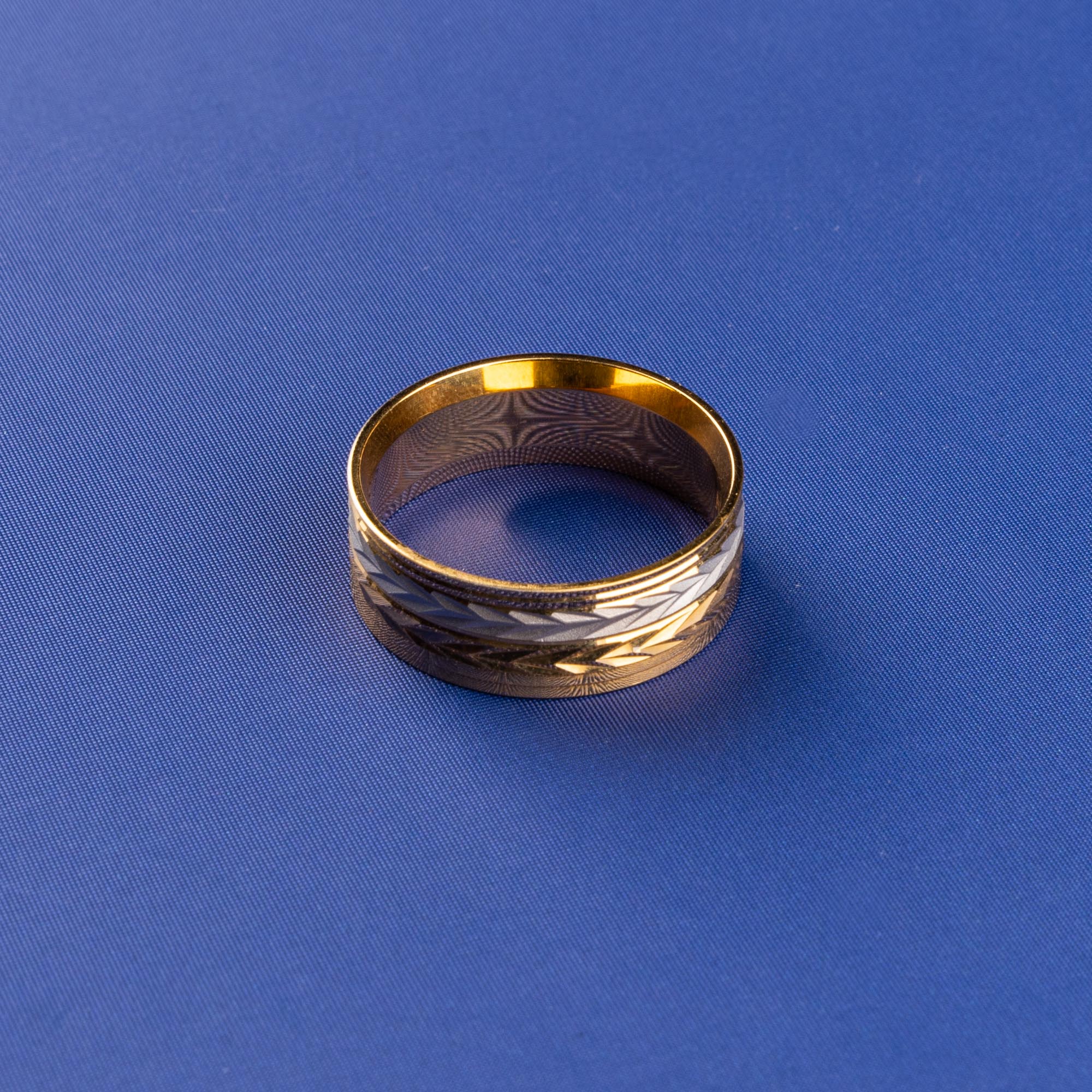 Enchanting Two-Tone 22K Gold Band Ring