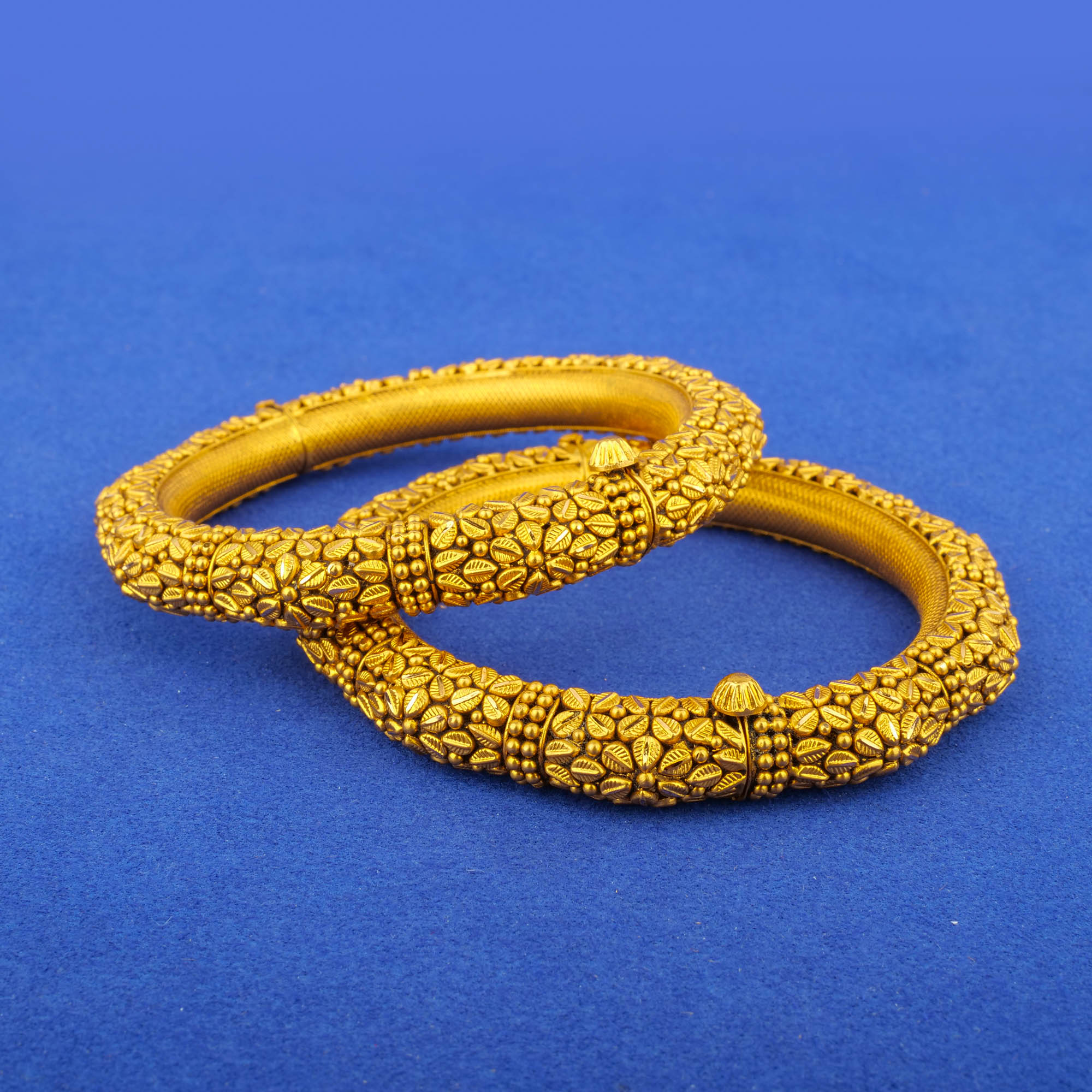 22K 'Antique' Gold Bangles Pair