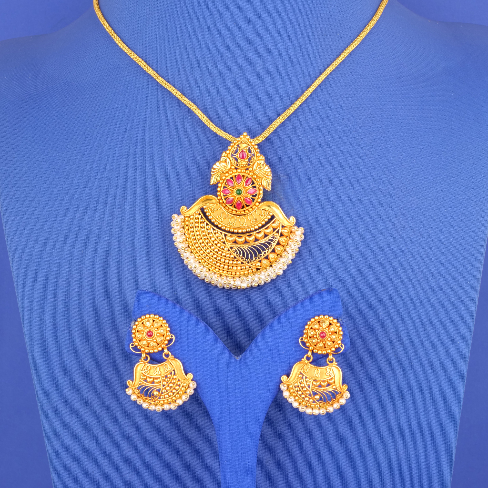 22k Gold 'Antique' PE Set (chain not included)