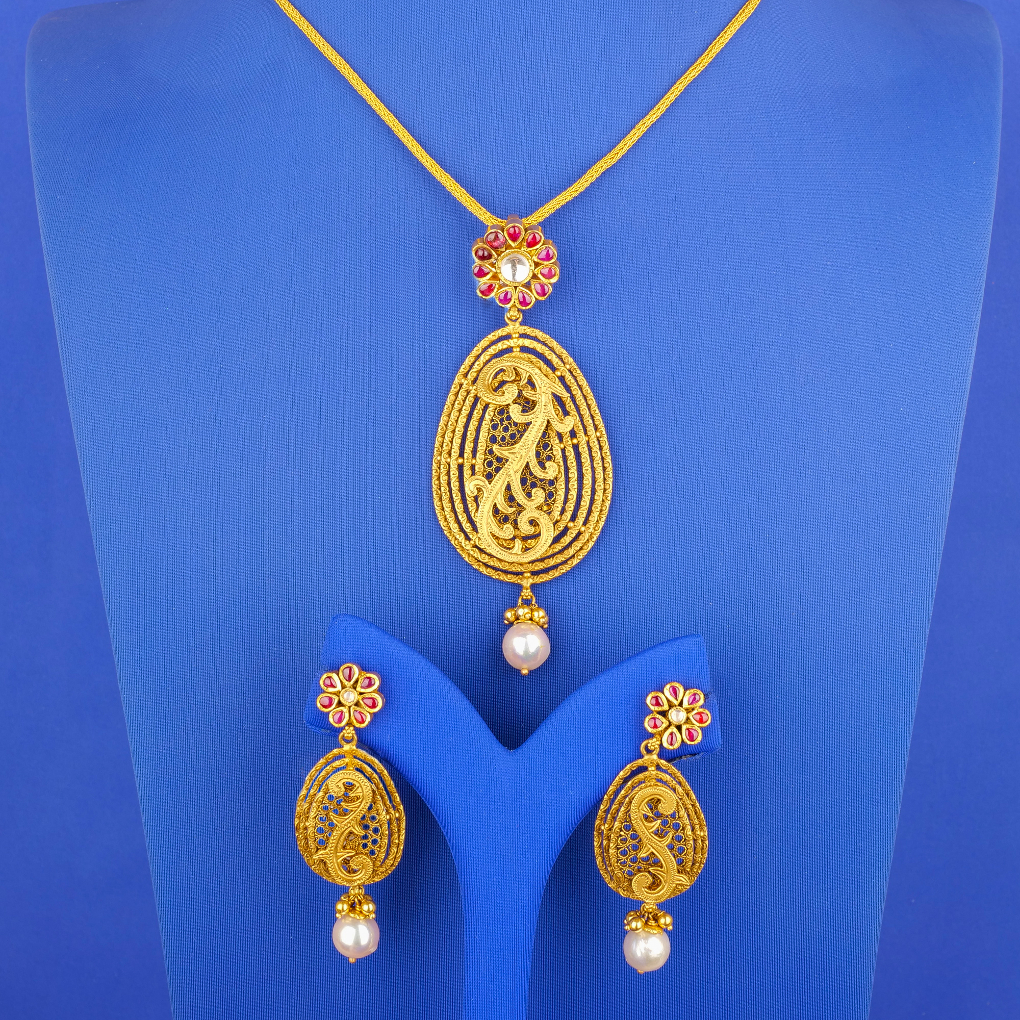  Handmade 22K Gold 'Antique' Pendant & Earrings Set (chain not included)