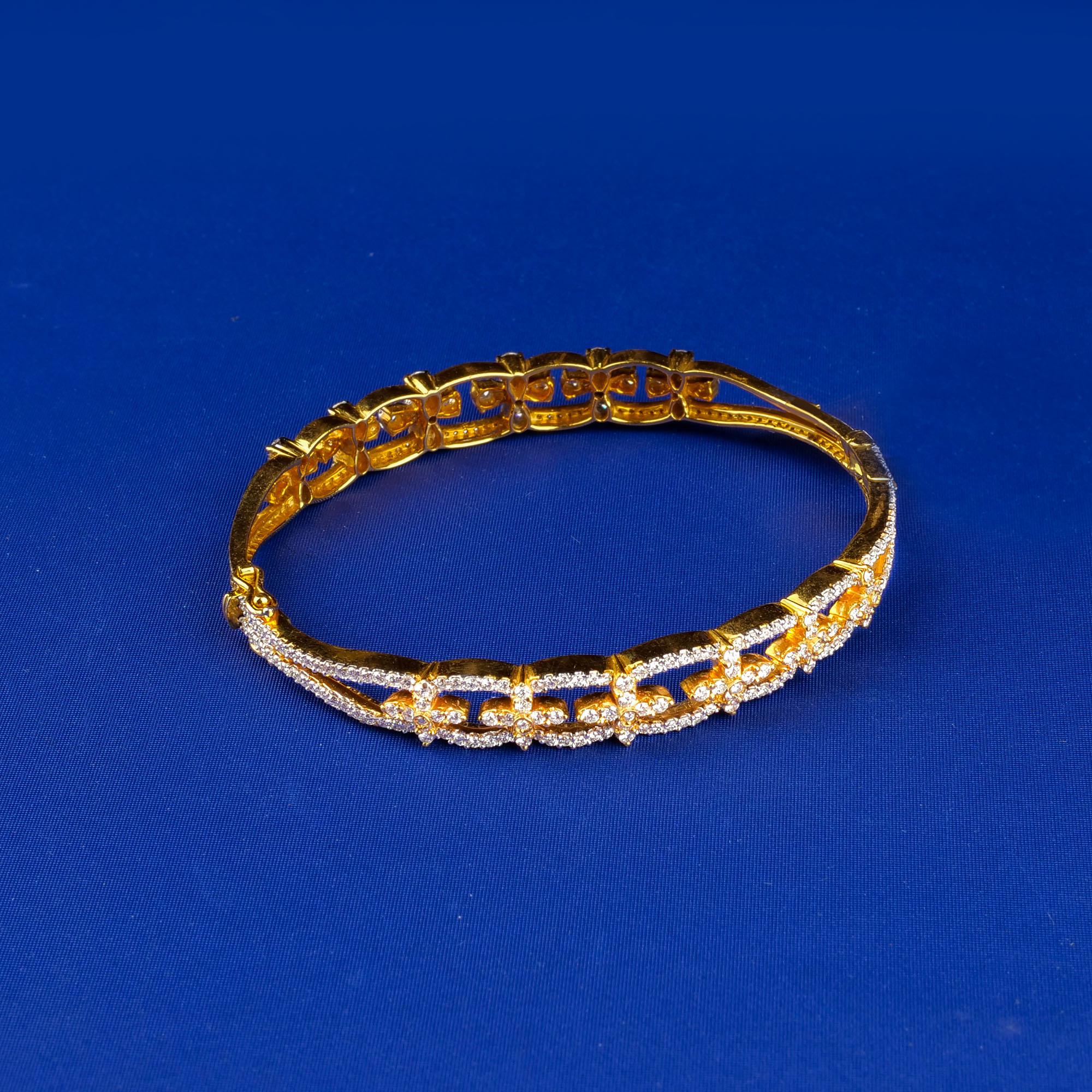 Handmade 18K Yellow Gold Diamond Bracelet