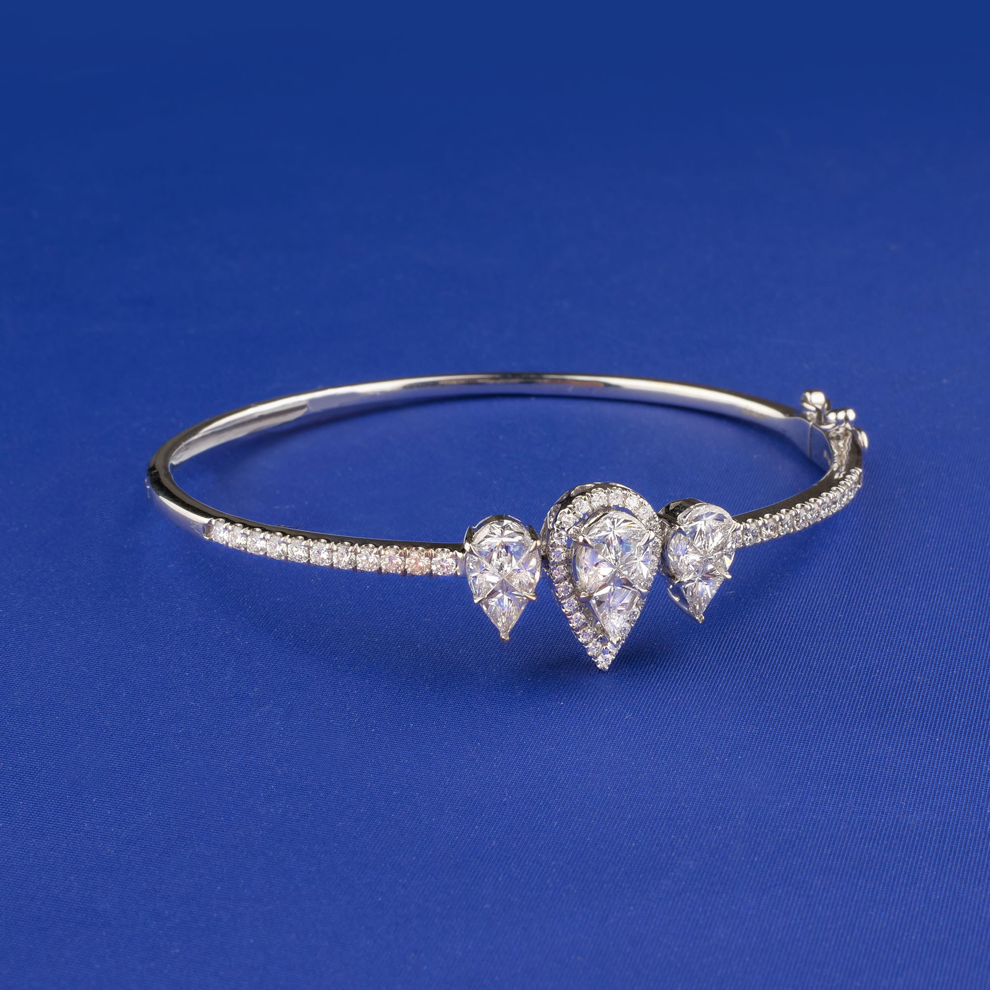 18K White Gold Diamond Bangle/Bracelet