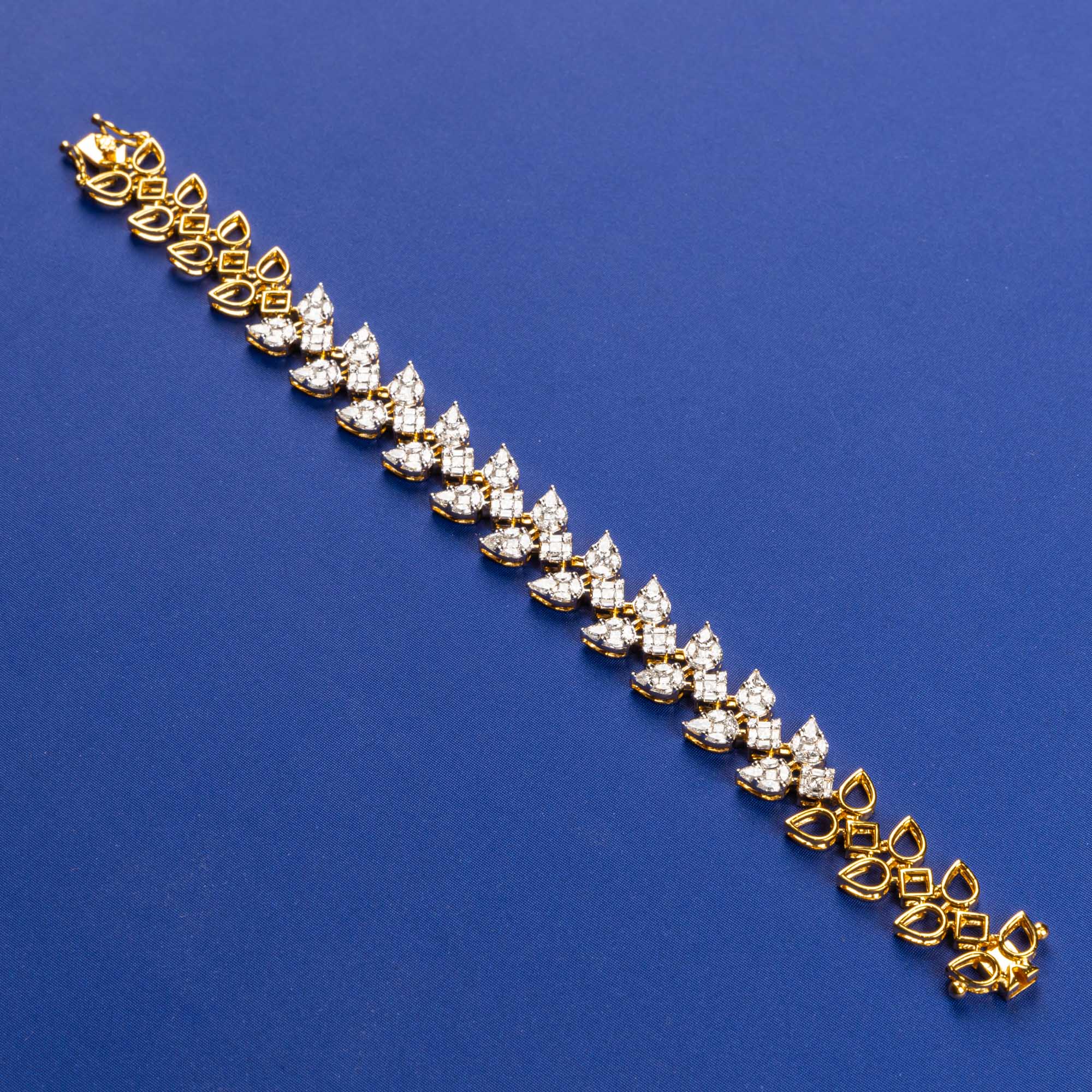  Eternal Sparkle: Handmade 18K Yellow Gold Diamond Bracelet with Timeless Brilliance