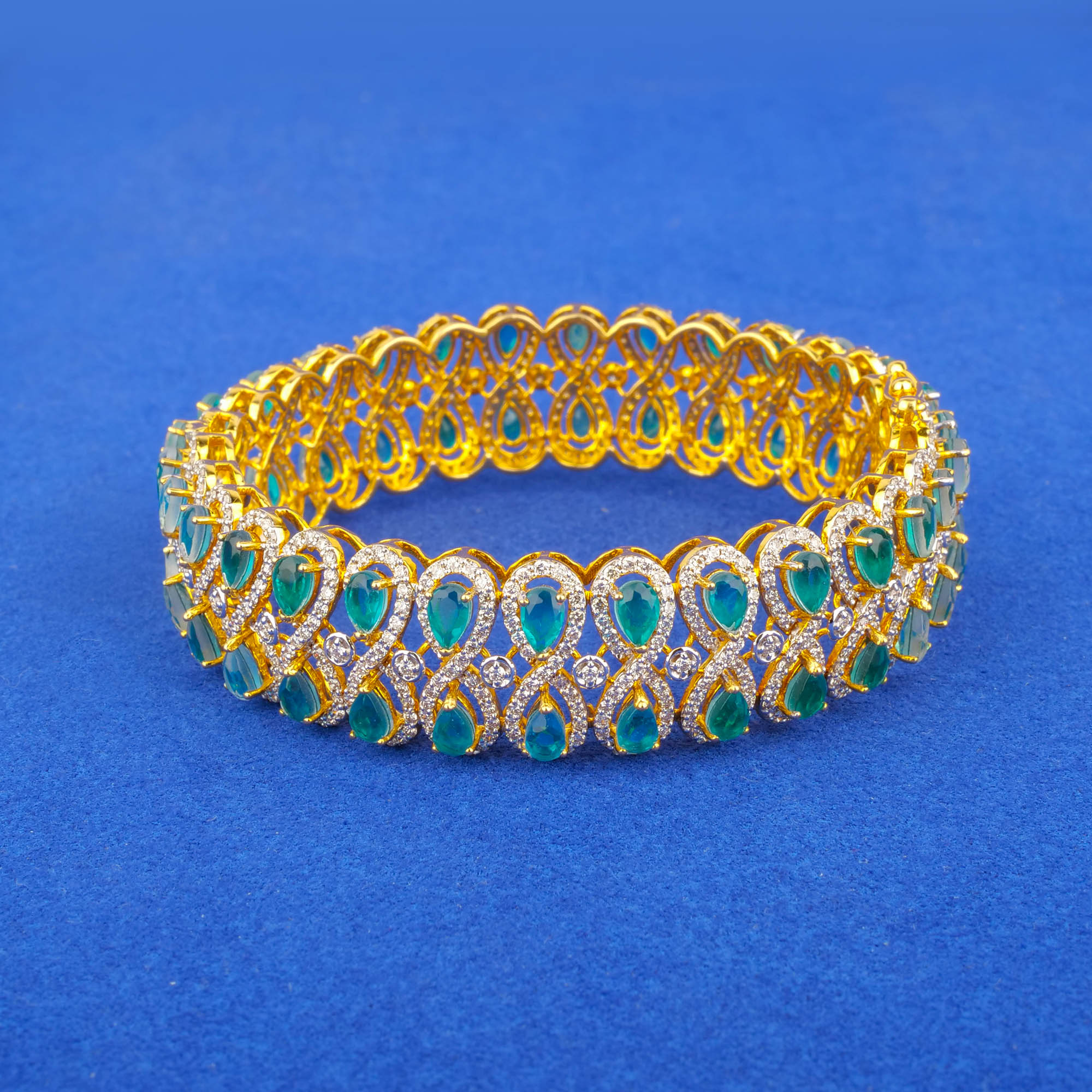18K Yellow Gold Diamond Emerald Colored Stone Bangle/Bracelet