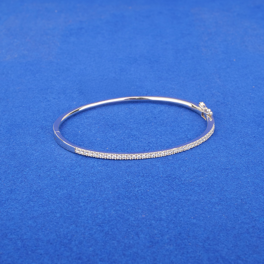 18K White Gold Diamond Bangle/Bracelet