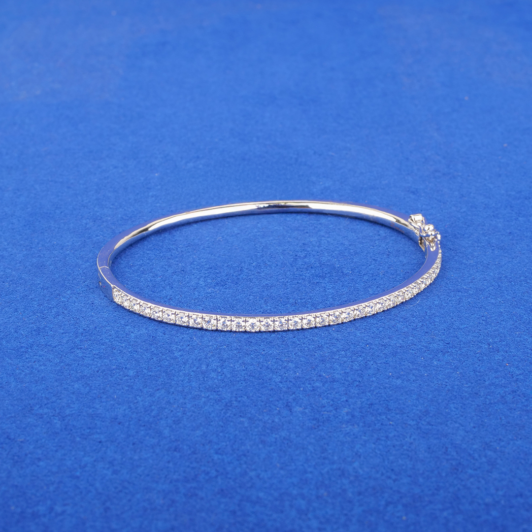 18K White Gold Diamond Bangle/Bracelet