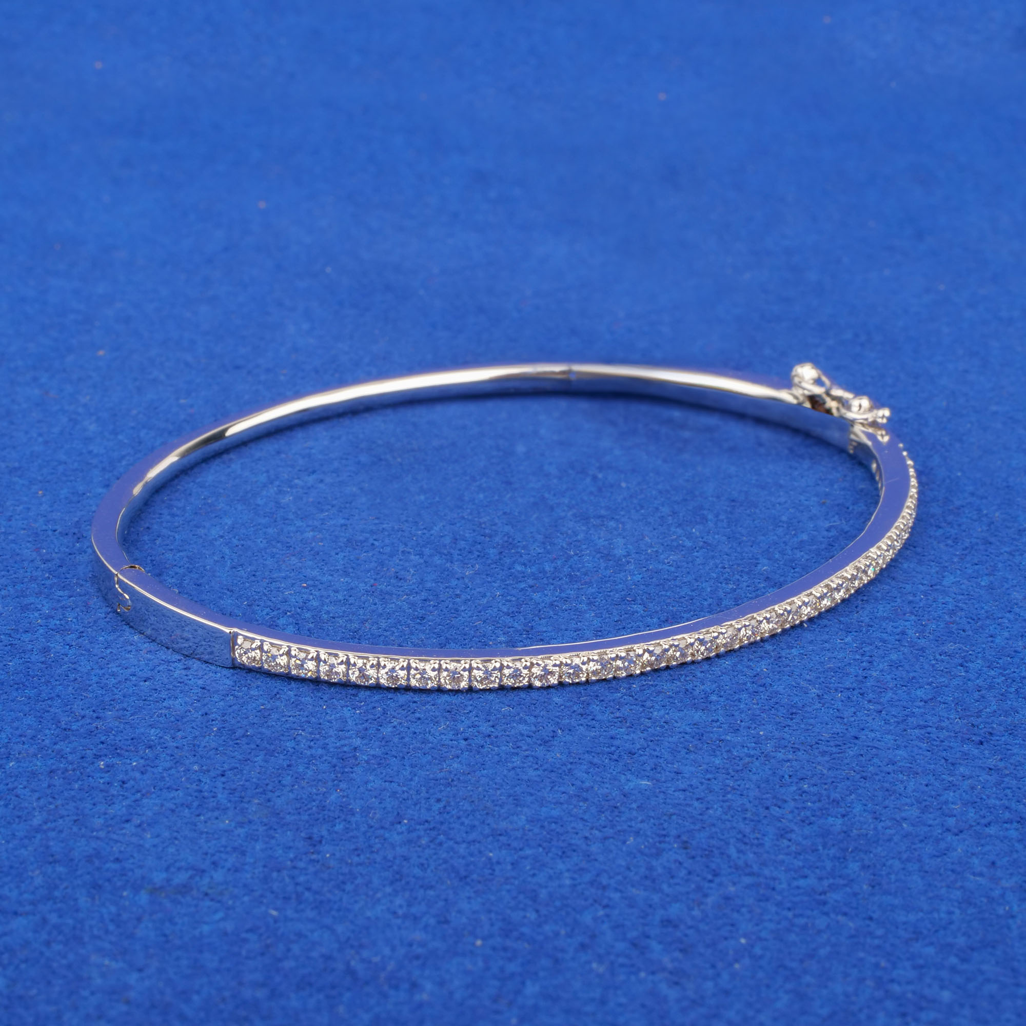 18K White Gold Diamond Bangle/Bracelet