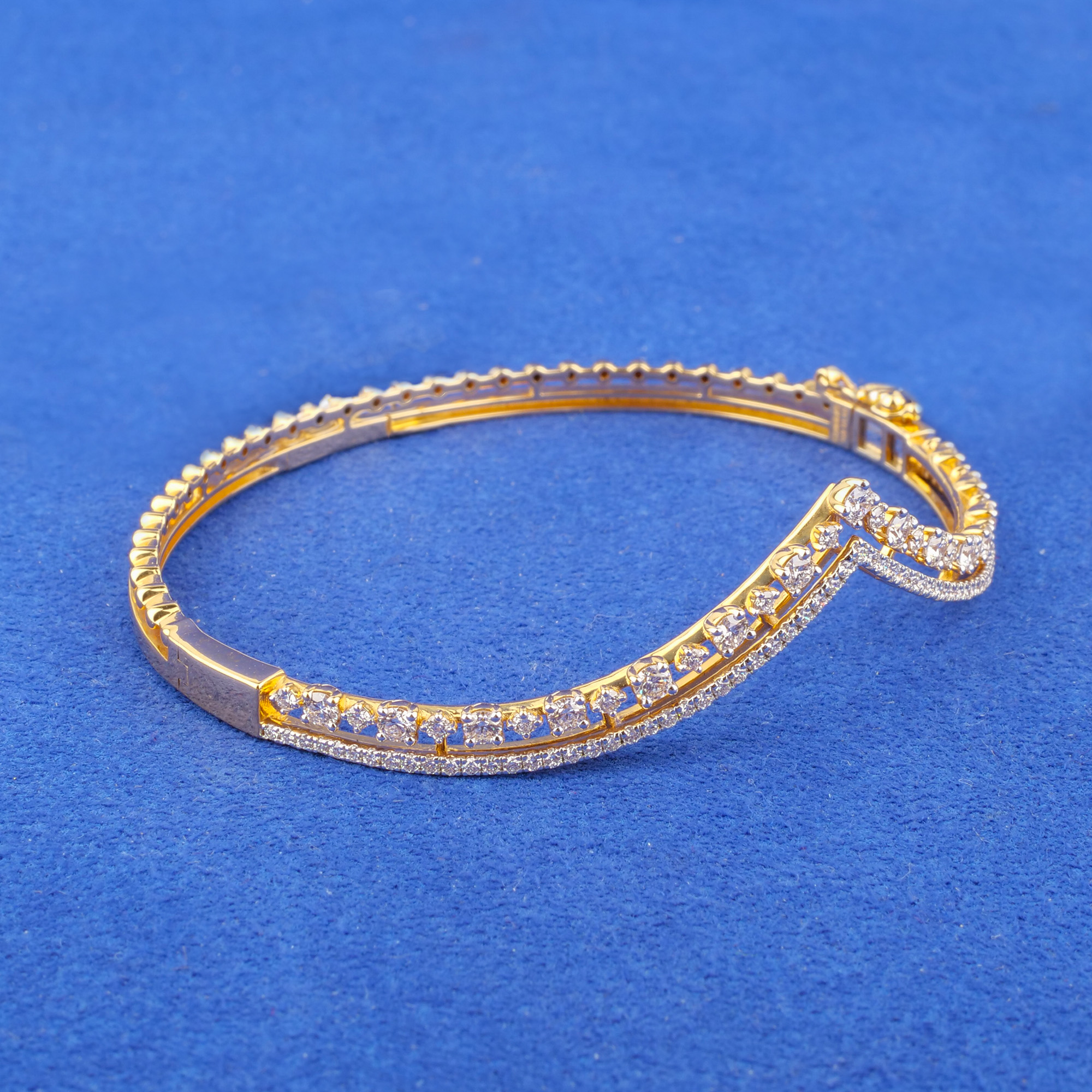 18K Yellow Gold Diamond Bangle/Bracelet