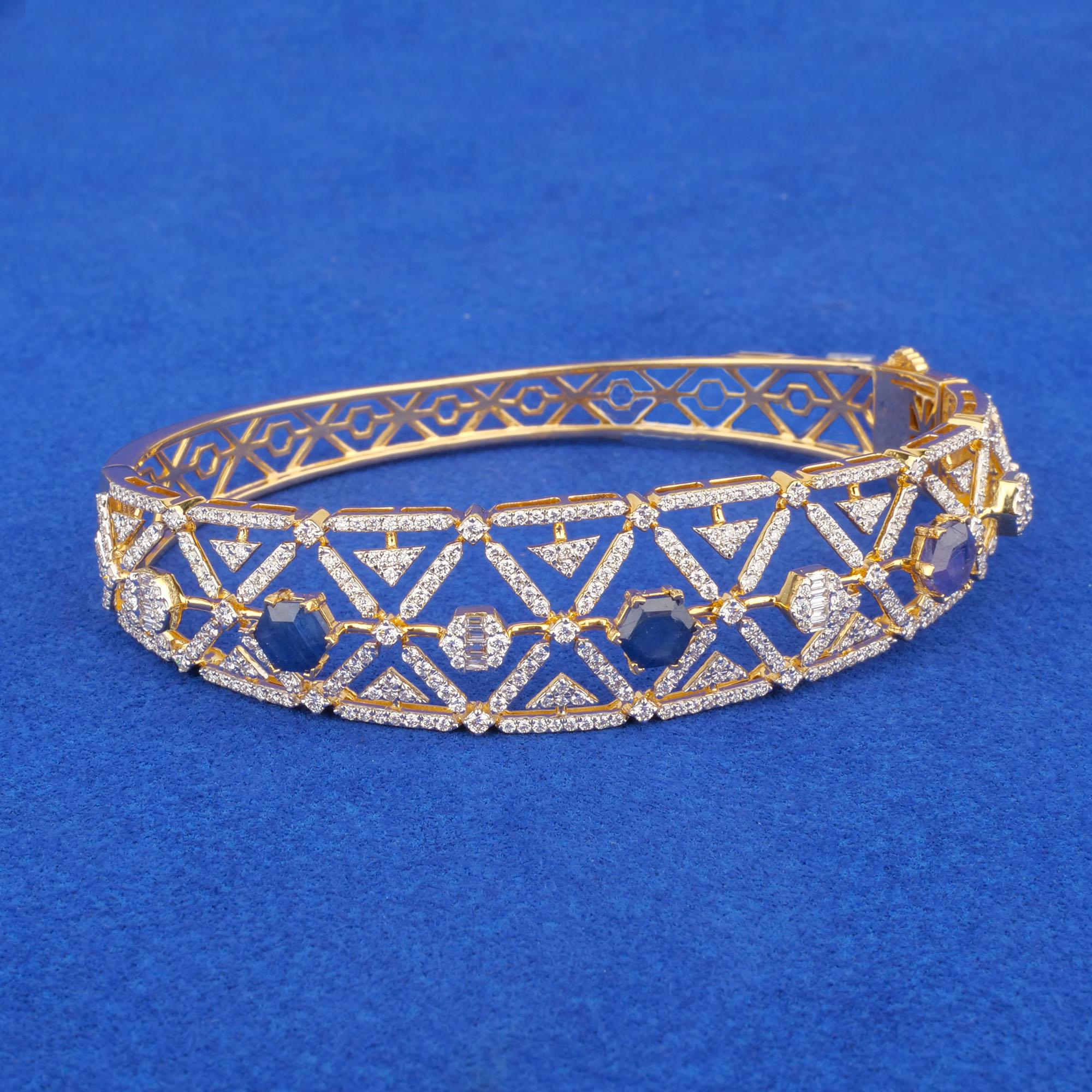 18K Yellow Gold Diamond Sapphire Bangle/Bracelet
