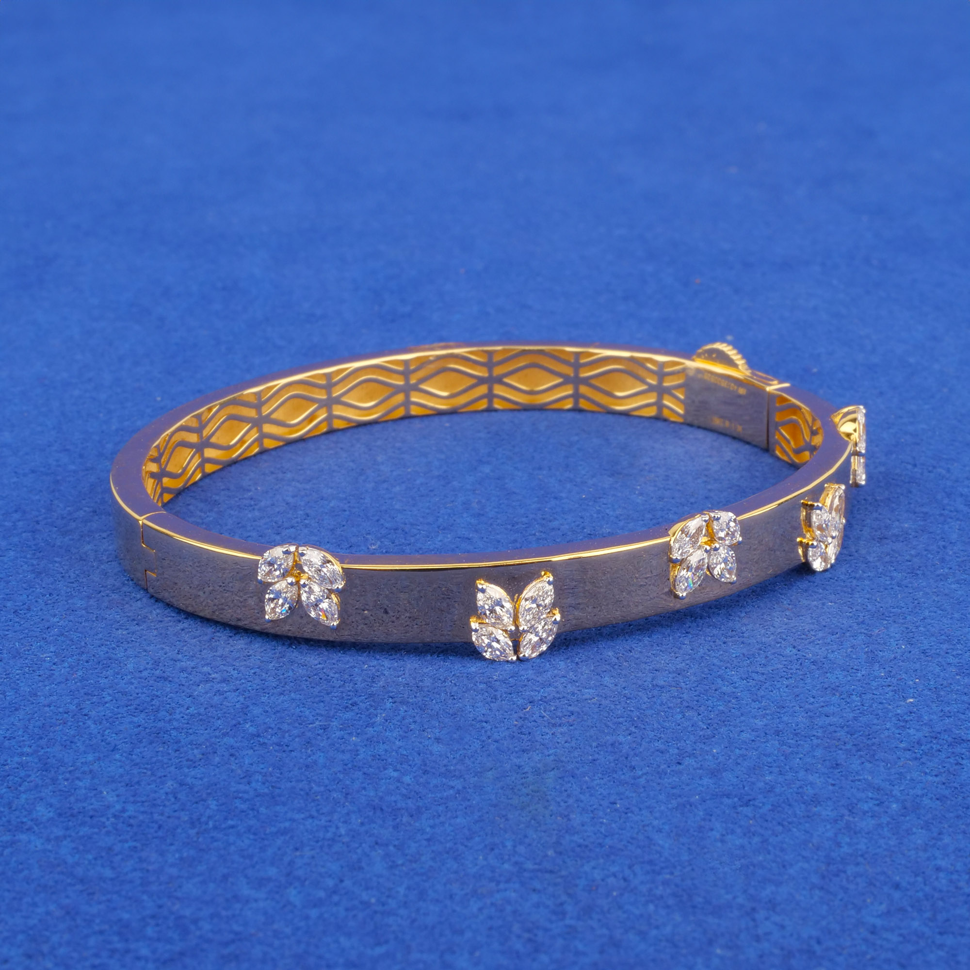 18K Yellow Gold Diamond Bangle/Bracelet