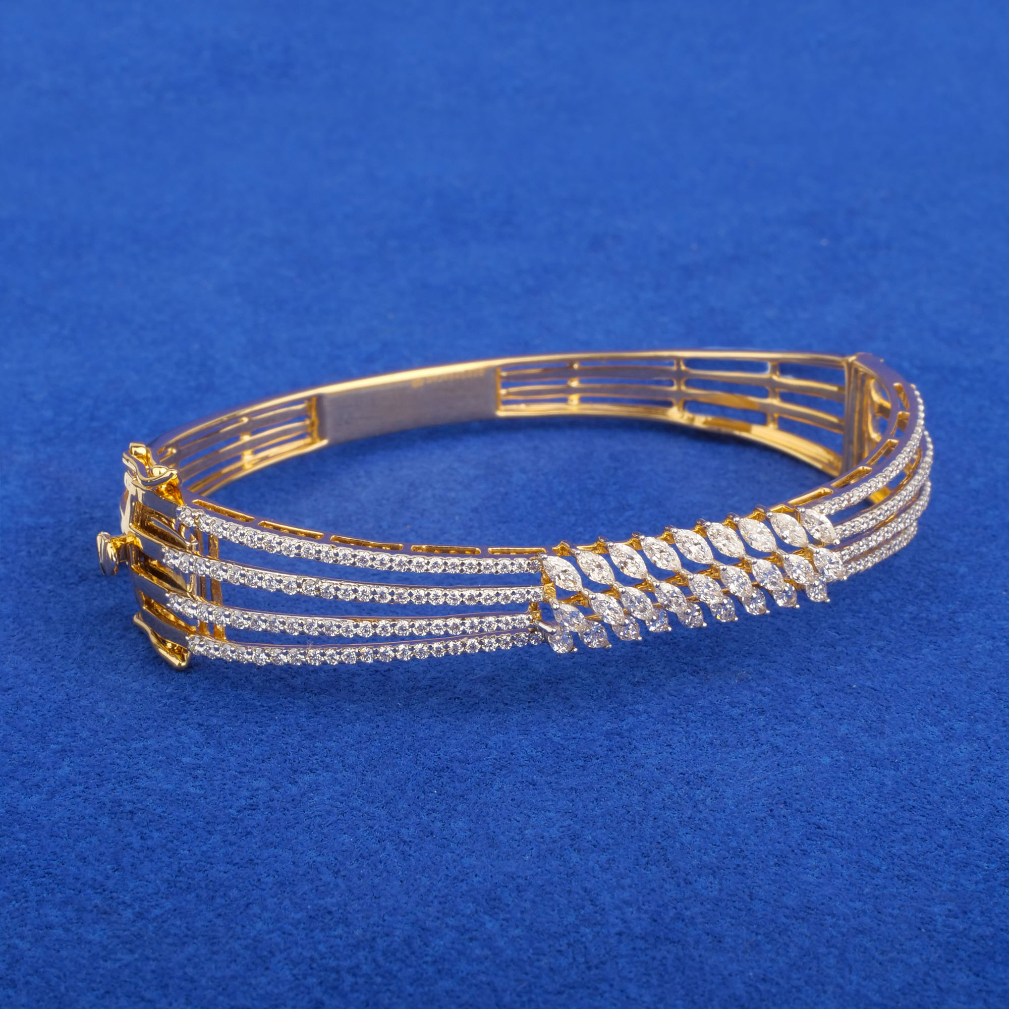 18K Yellow Gold Diamond Bangle/Bracelet