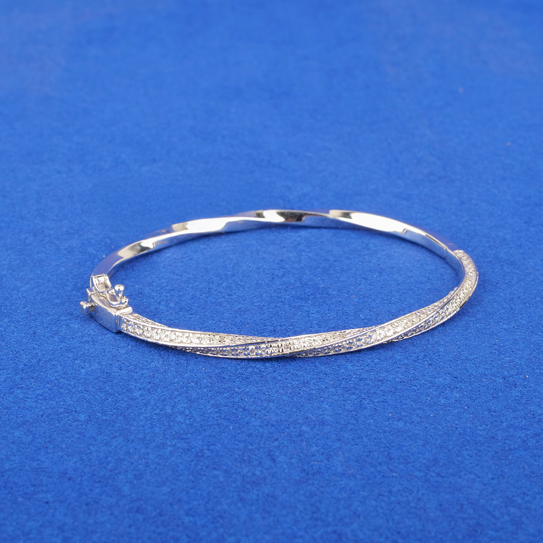 18K White Gold Diamond Bangle/Bracelet