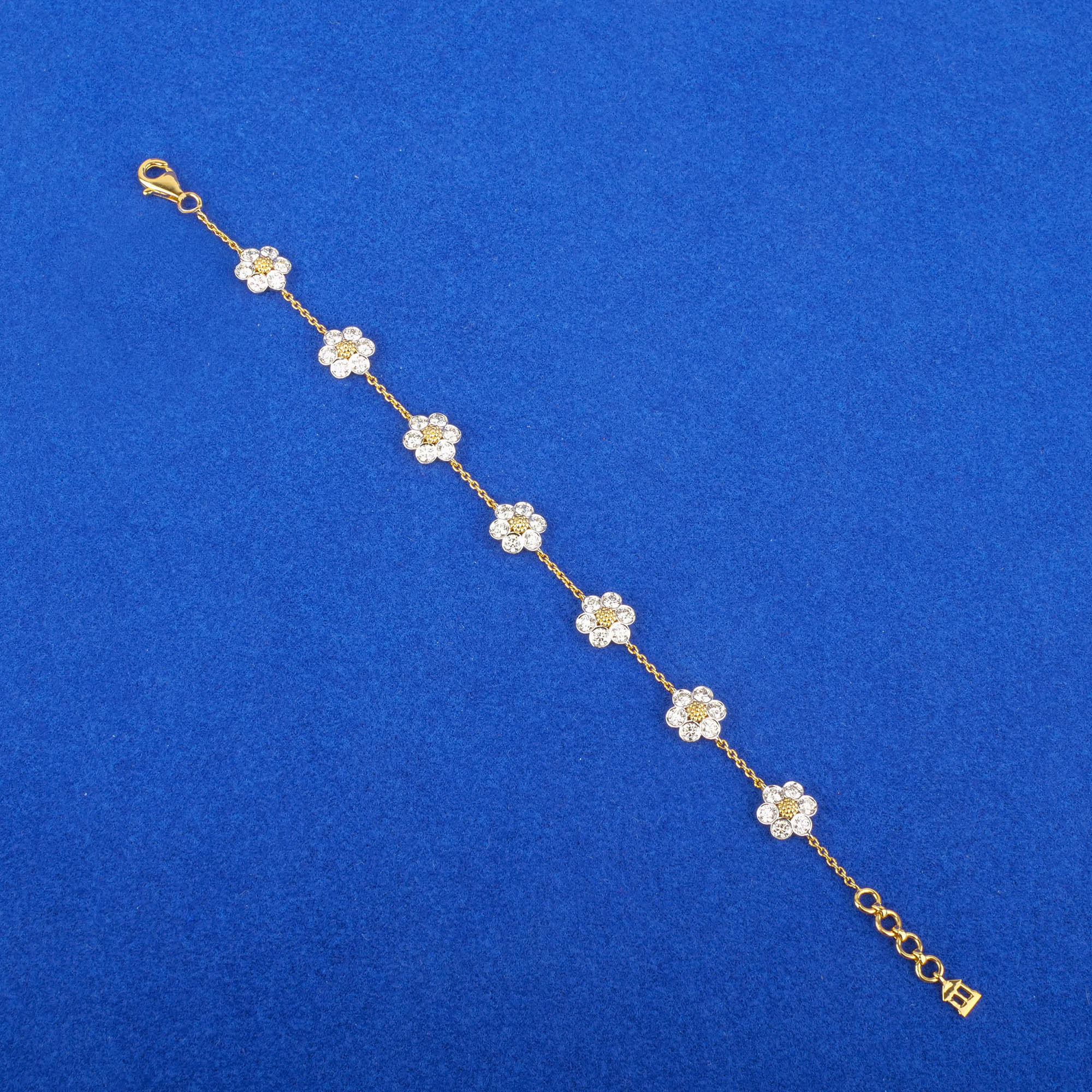 18K Yellow Gold Diamond Bracelet*