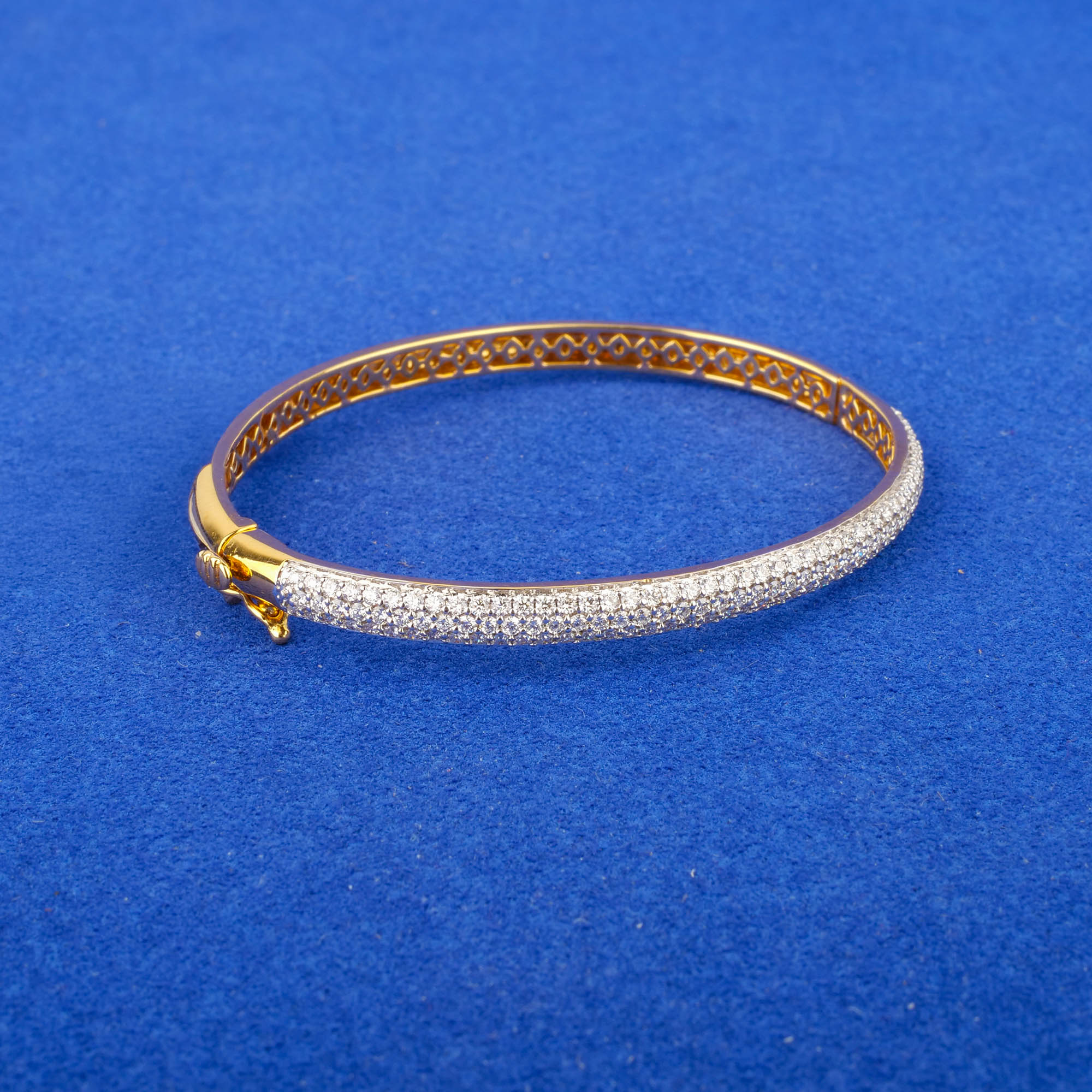 18K Yellow Gold Diamond Bangle/Bracelet