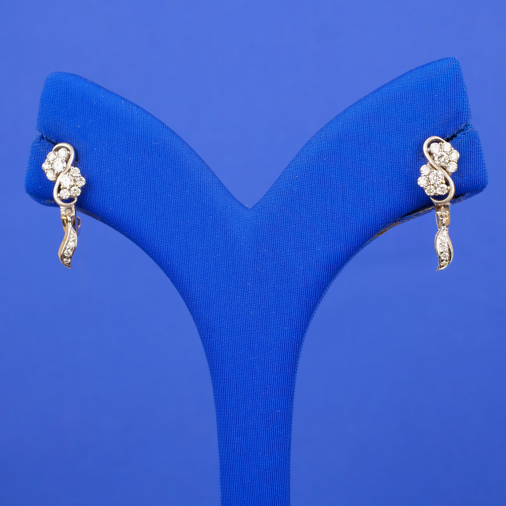 Frosty Elegance: Handcrafted 18K White Gold Diamond Earrings