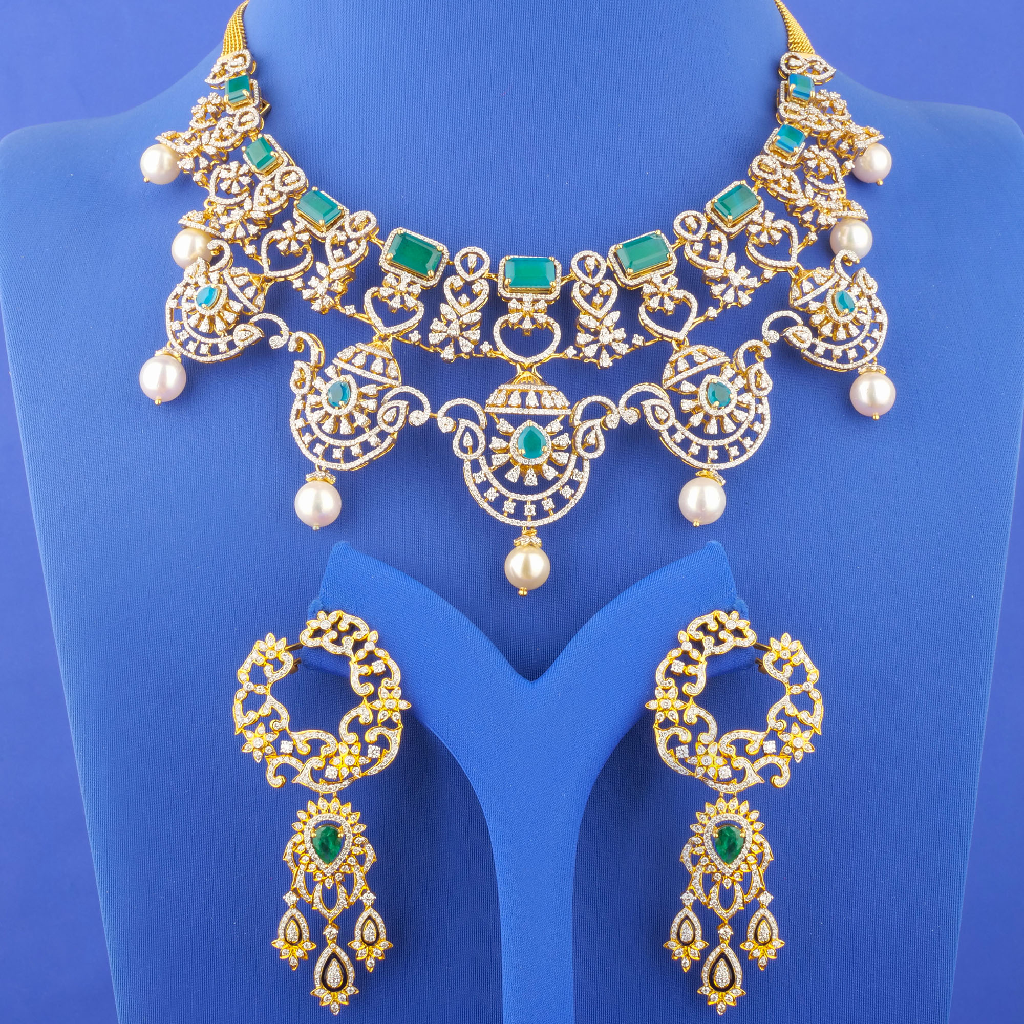 Handmade 18K Yellow Gold Diamond Earrings with Emeralds