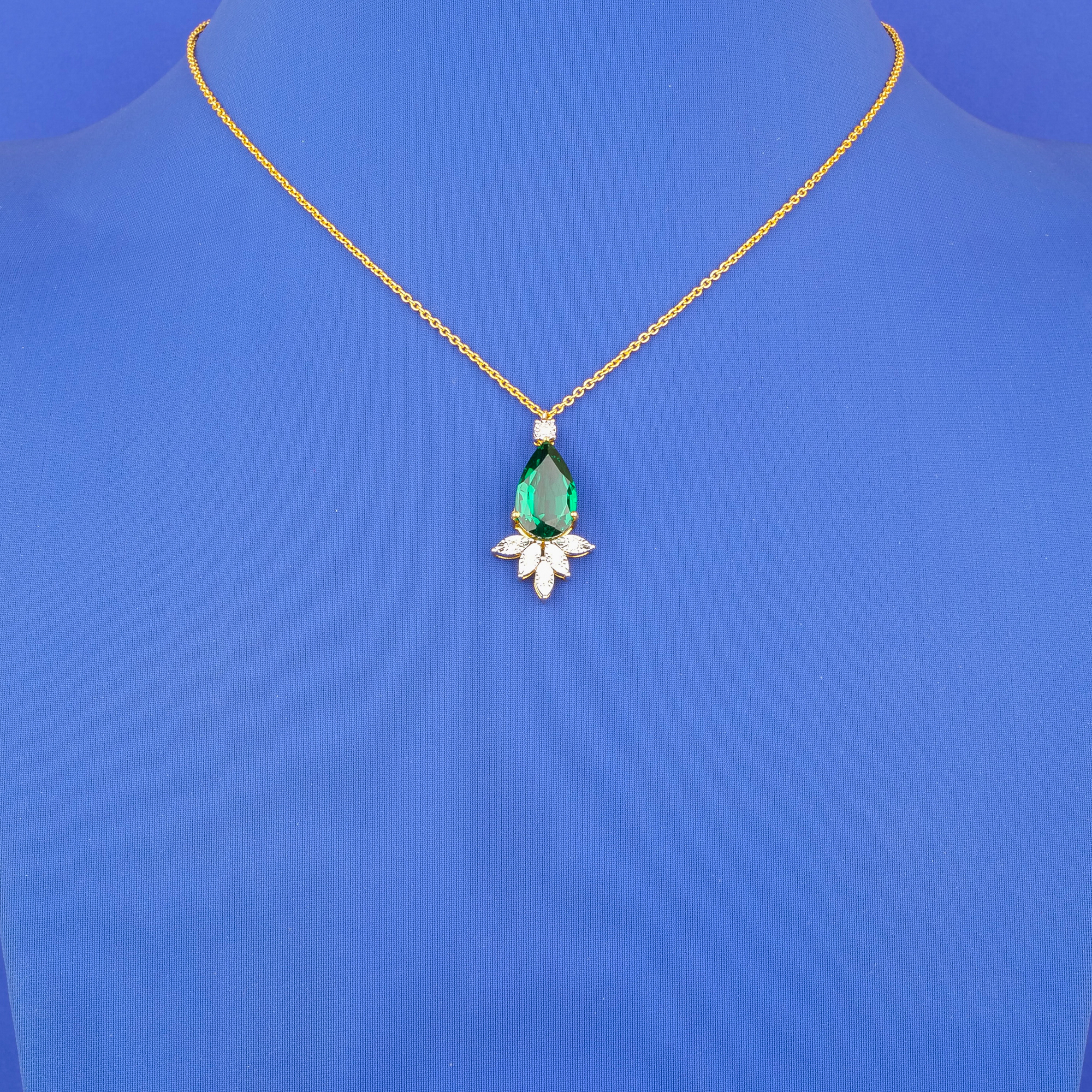 18K Yellow Gold Diamond Necklace w/ Green Stone