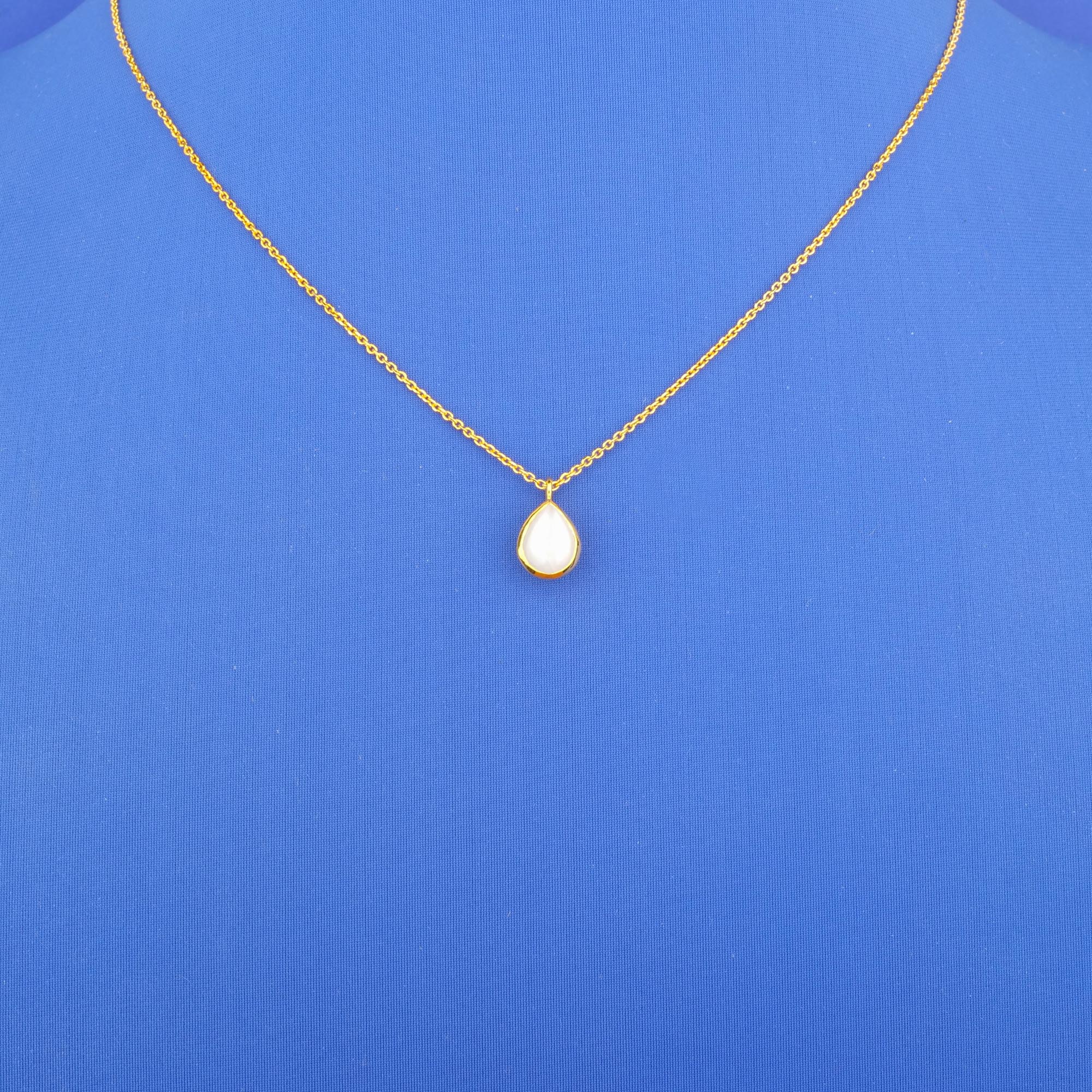 18K Yellow Gold Moonstone Necklace