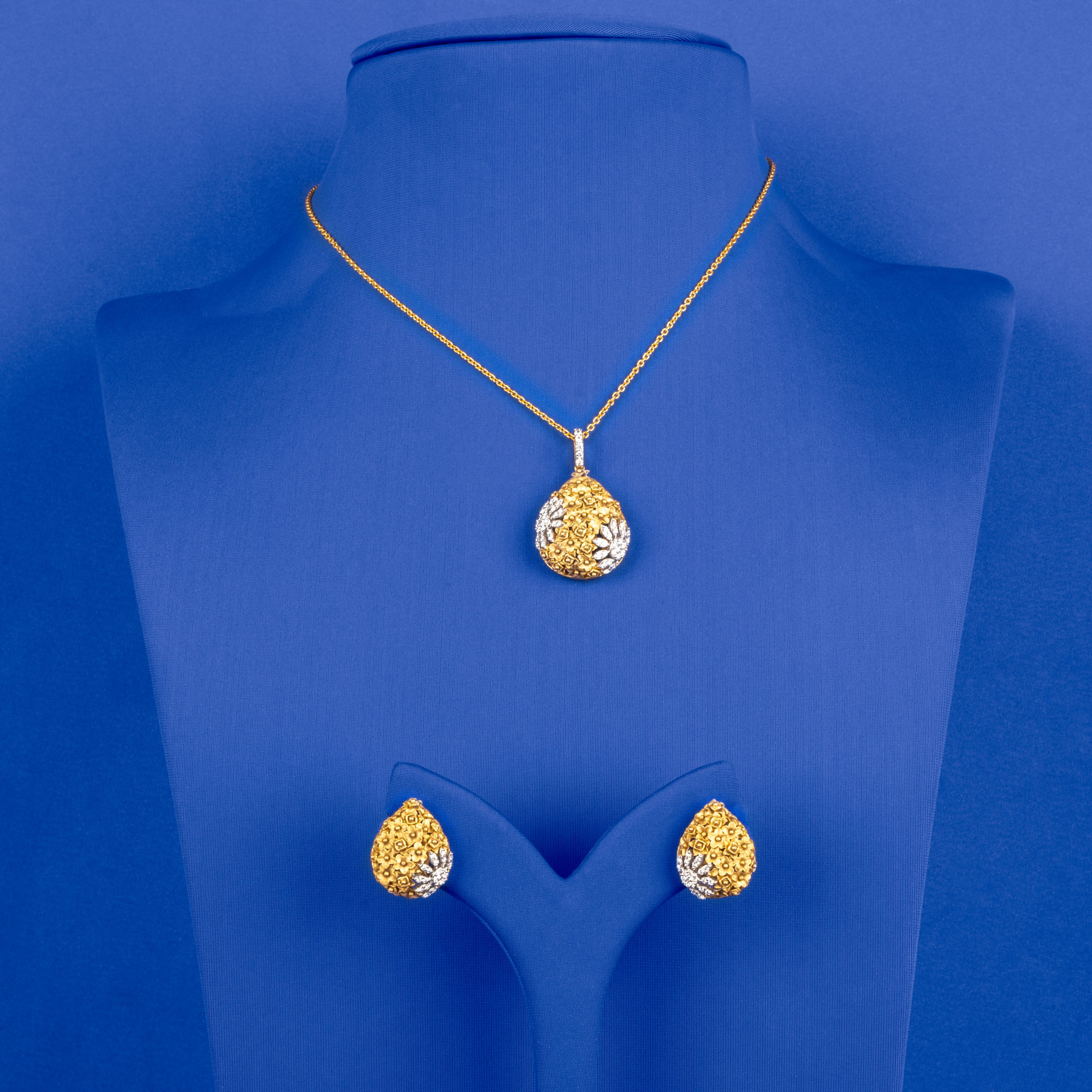 Enchanted Aura: Handmade 18k Yellow Gold Diamond Pendant and Earrings Set (Chain not included)