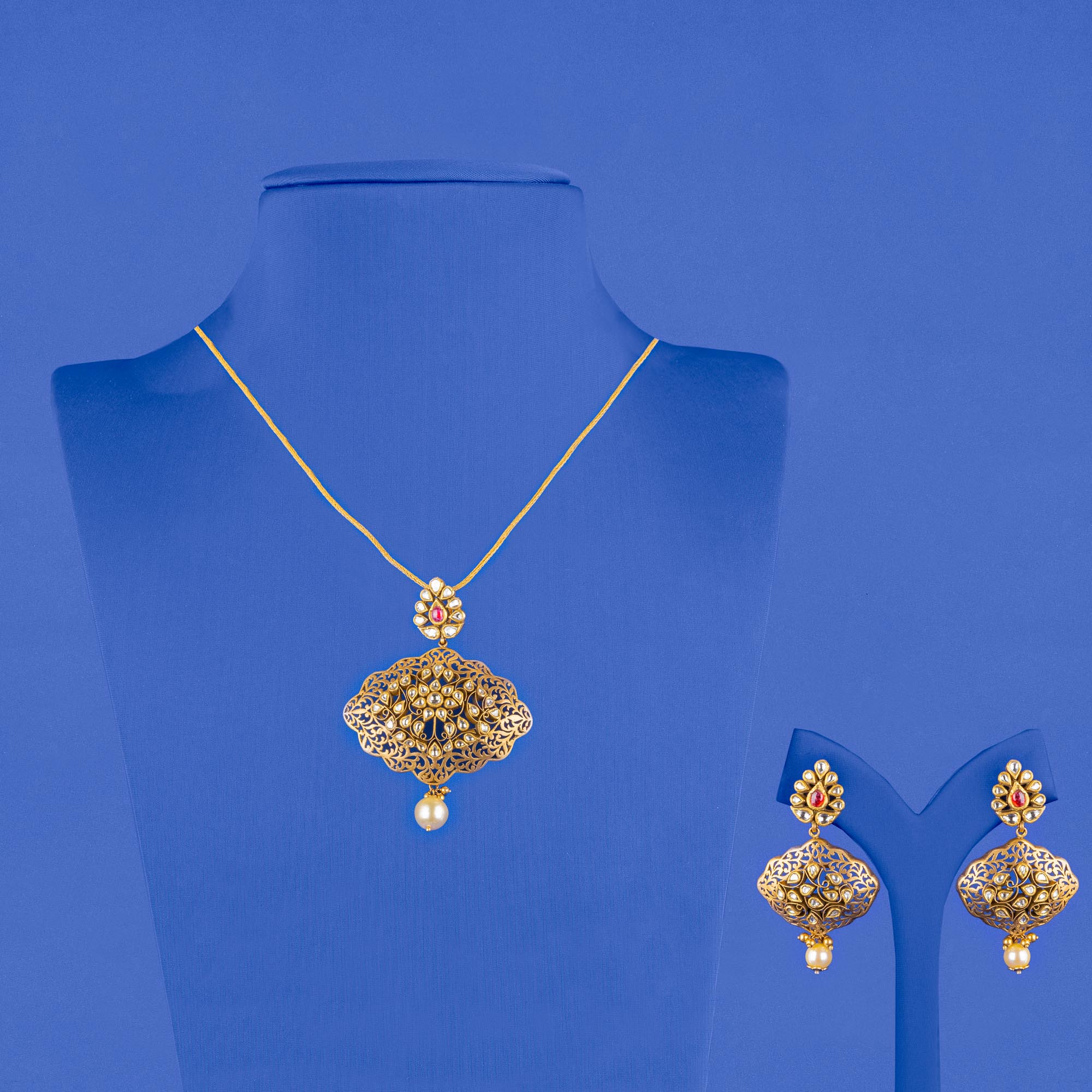 Handmade 22k Gold 'Antique' Pendant and earrings set with Polki Diamonds