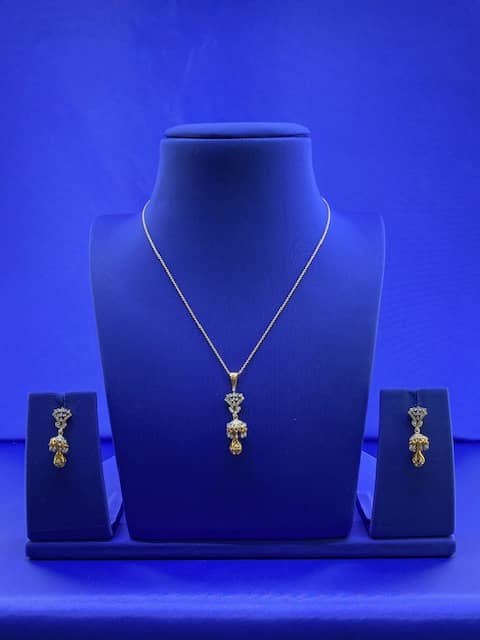 Eternal Opulence: Handmade 18k Yellow Gold Diamond Pendant and Earrings Set (Chain not included)