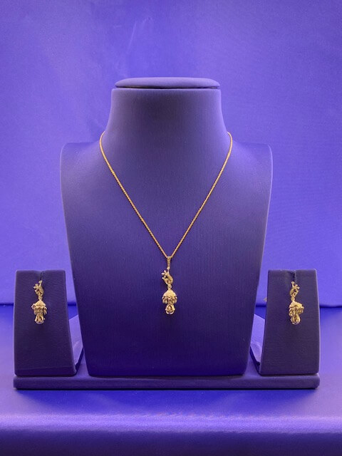 Handmade 18k White Gold Diamond Pendant and Earrings Set (Chain not included)