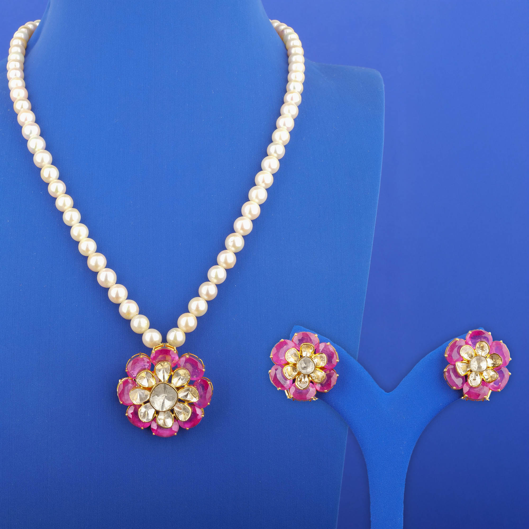18K 'Antique' Polki Diamond Ruby Pendant and Earrings Set