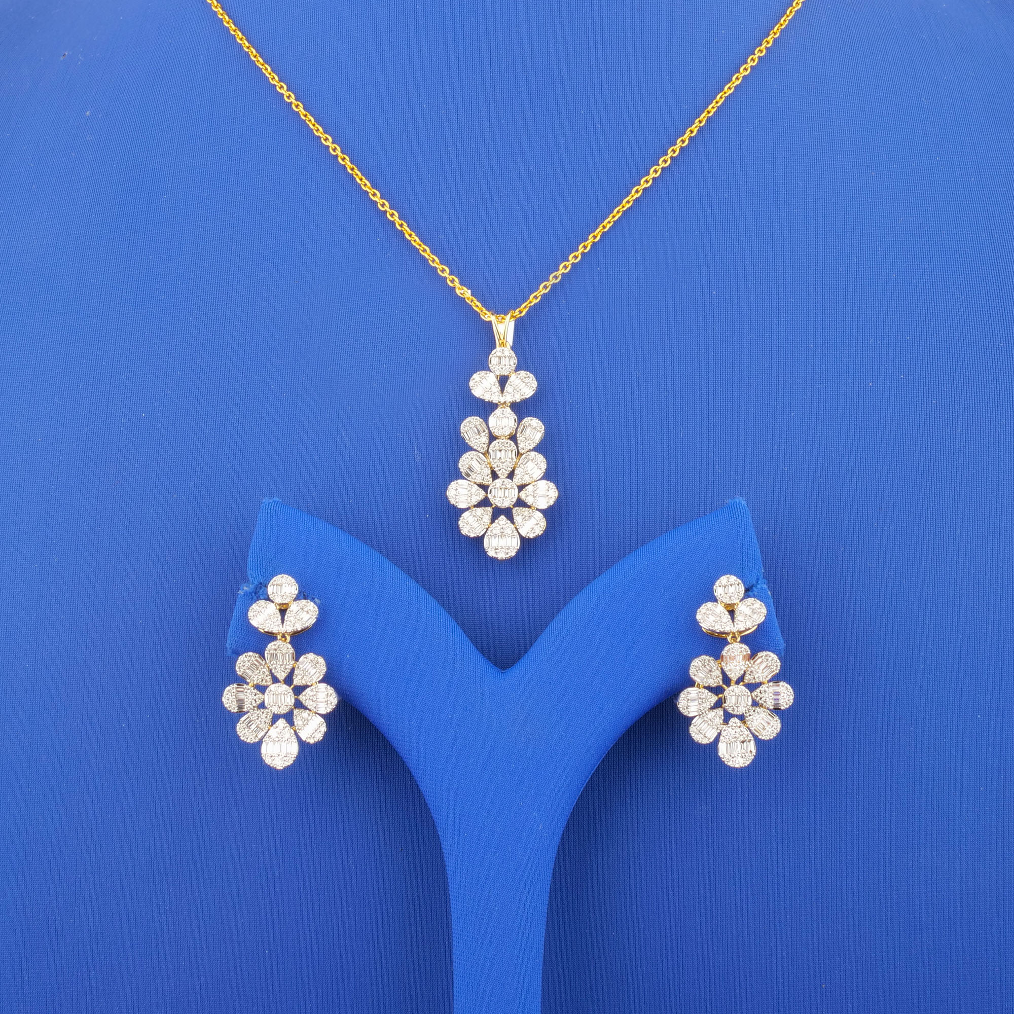 18K Yellow Gold & White Gold Diamond Pendant and Earrings Set