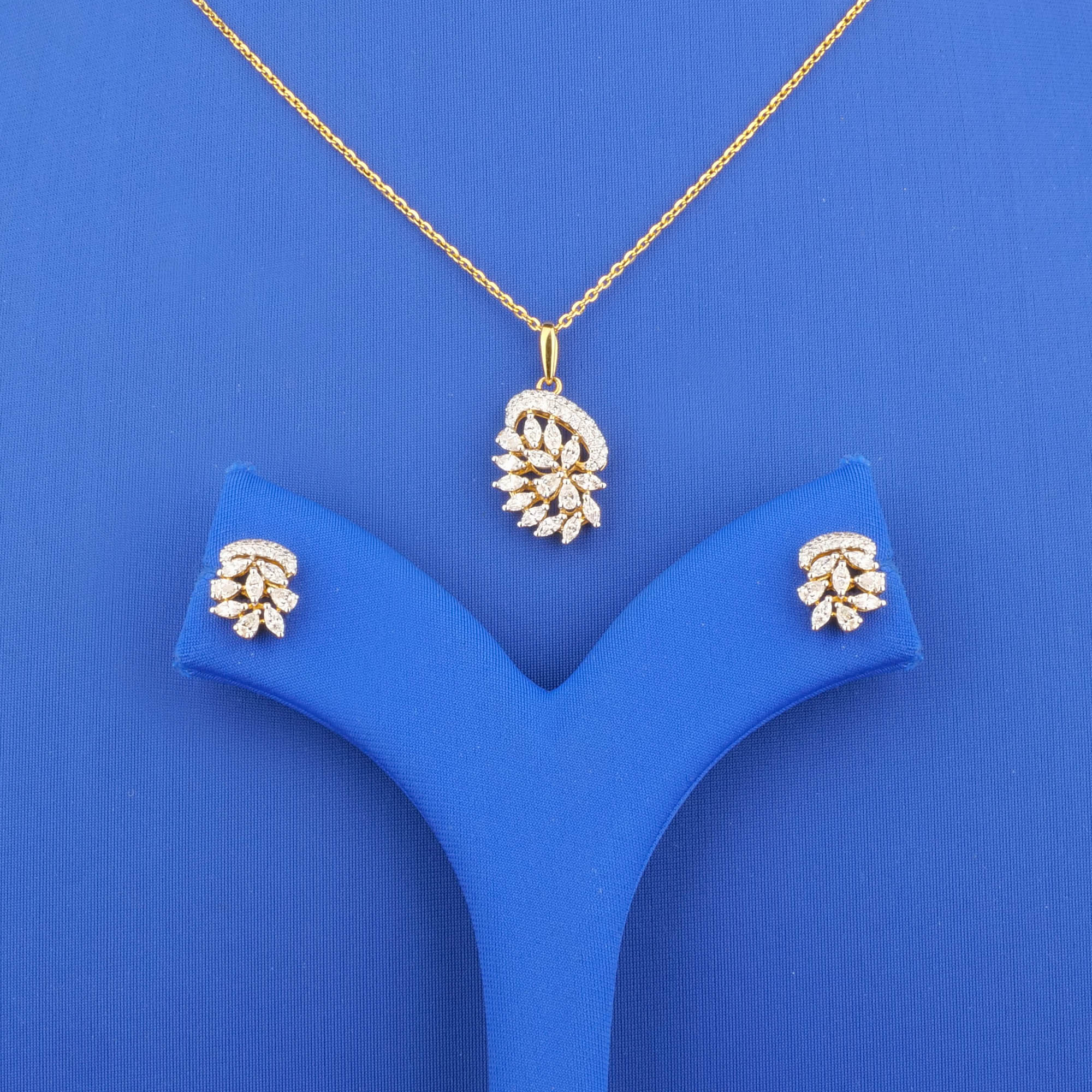 18K Yellow Gold Diamond Pendant and Earrings Set w/ Chain