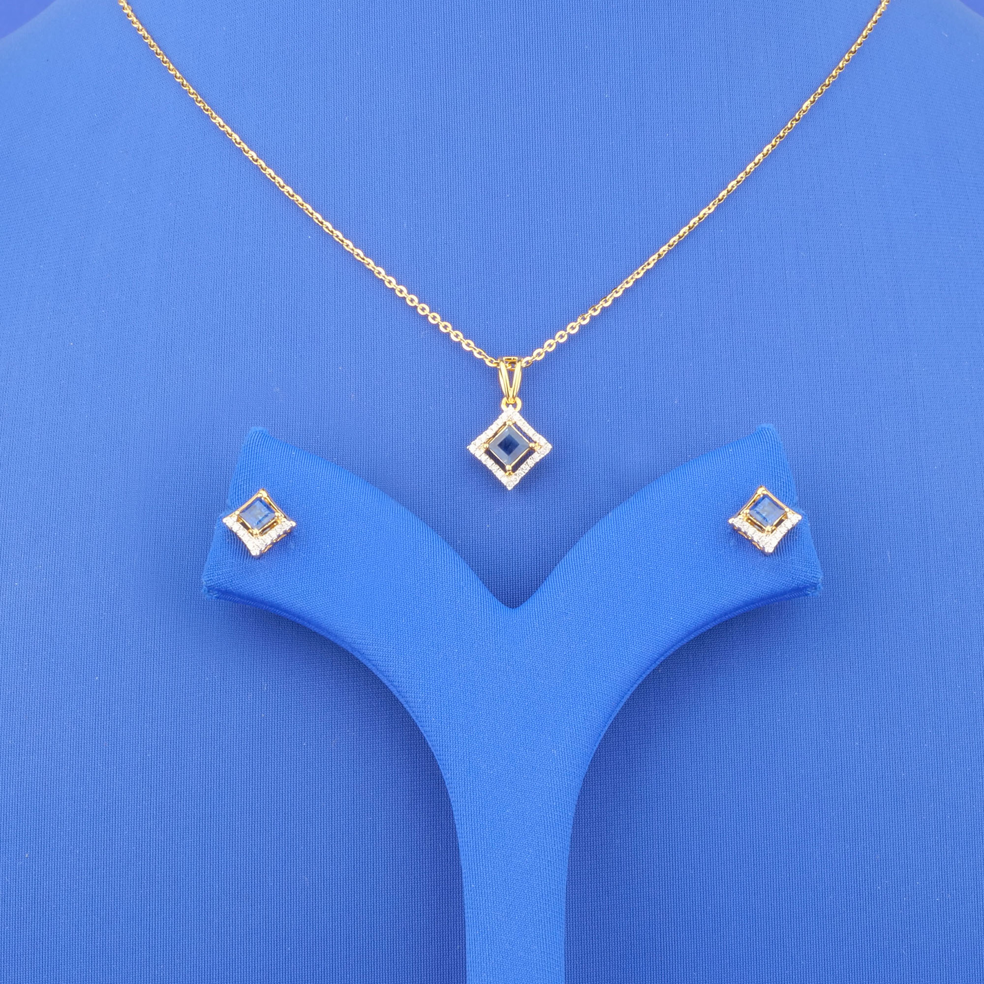 18K Yellow Gold Diamond Pendant and Earrings Set w/ Chain