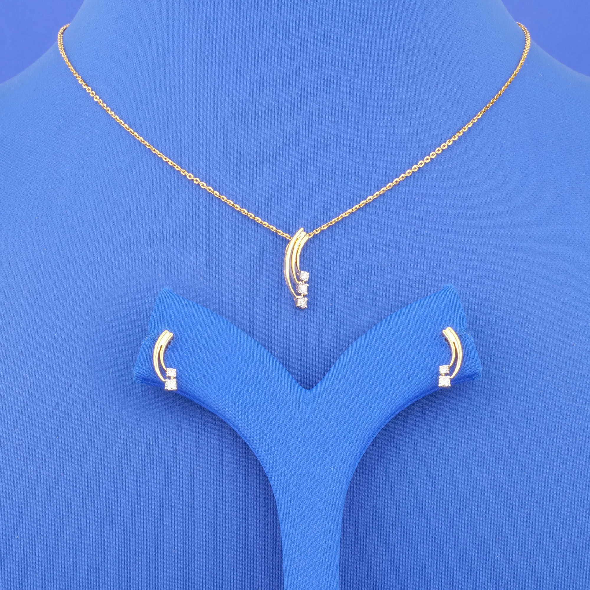 18K Yellow Gold Diamond Pendant and Earrings Set w/ Chain