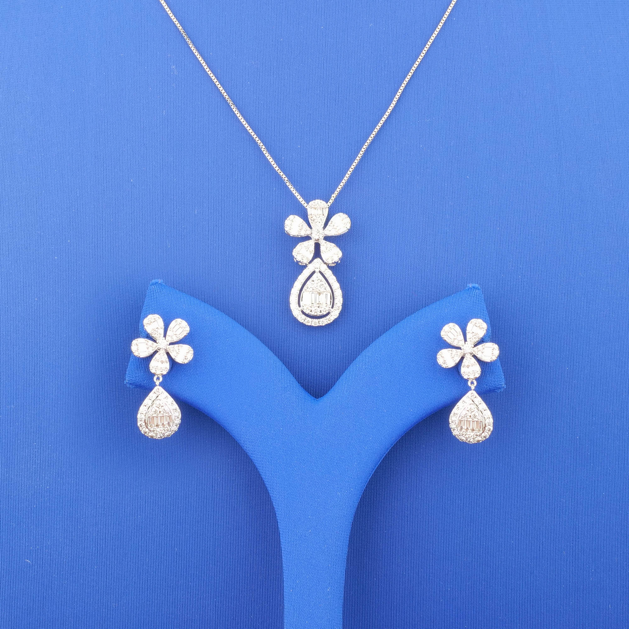 18K White Gold Diamond Pendant and Earrings Set (chain not included)