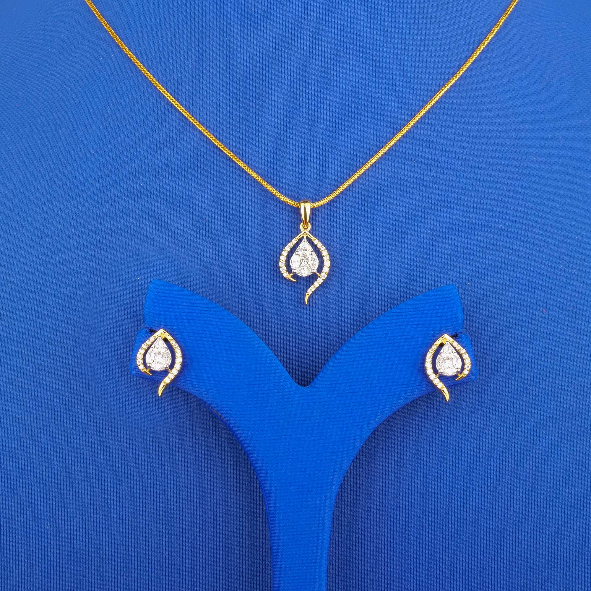 18K Yellow Gold Diamond Pendant and Earrings Set
