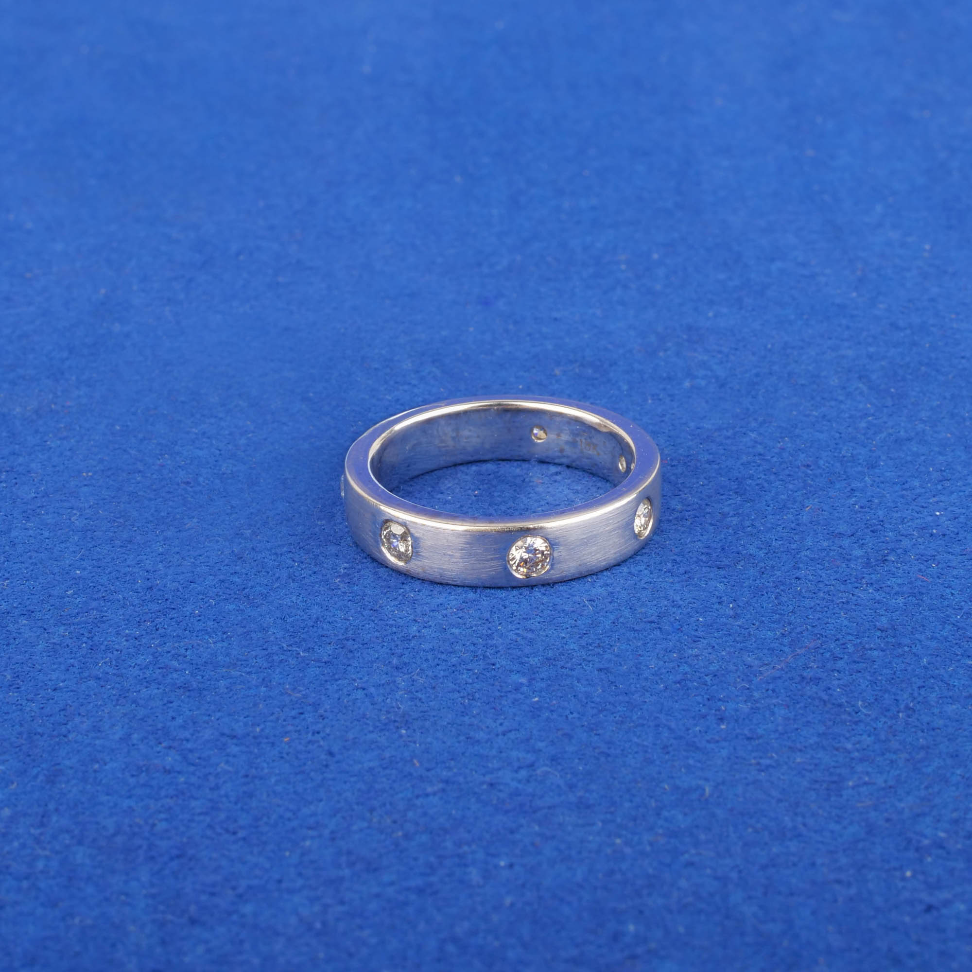 Radiant Glow: Handmade 18K Yellow Gold Diamond Ring