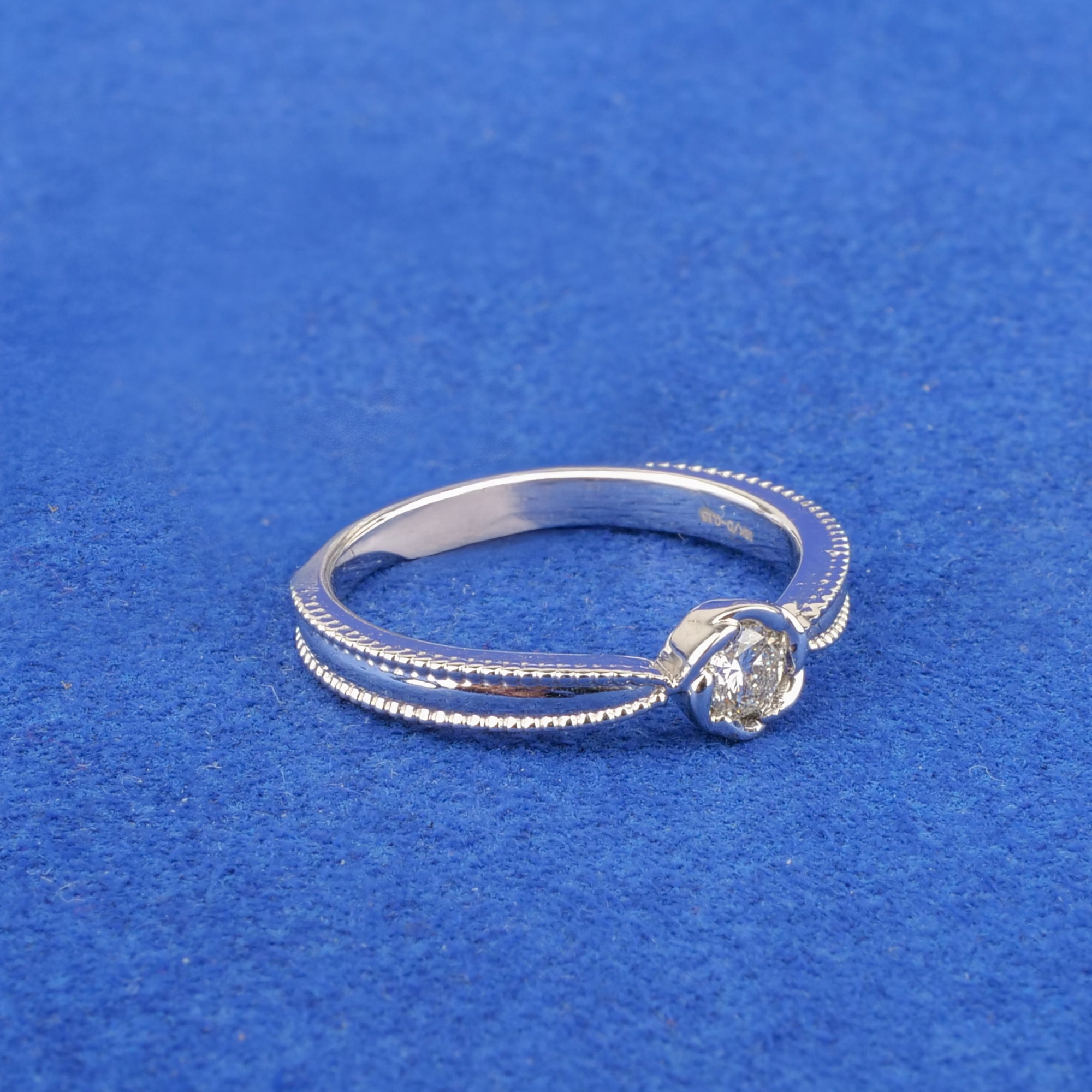 18K White Gold Diamond Ring