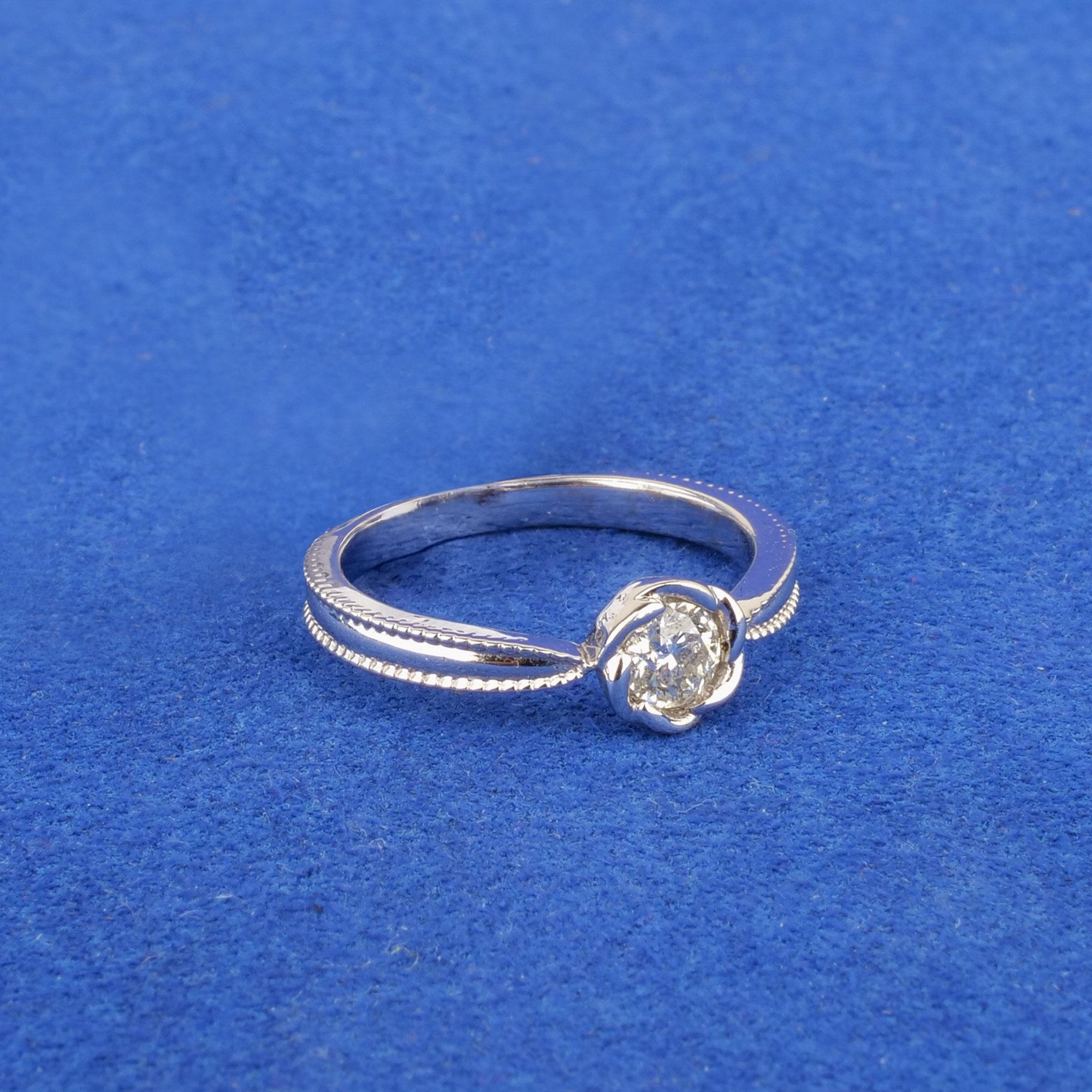 18K White Gold Diamond Ring