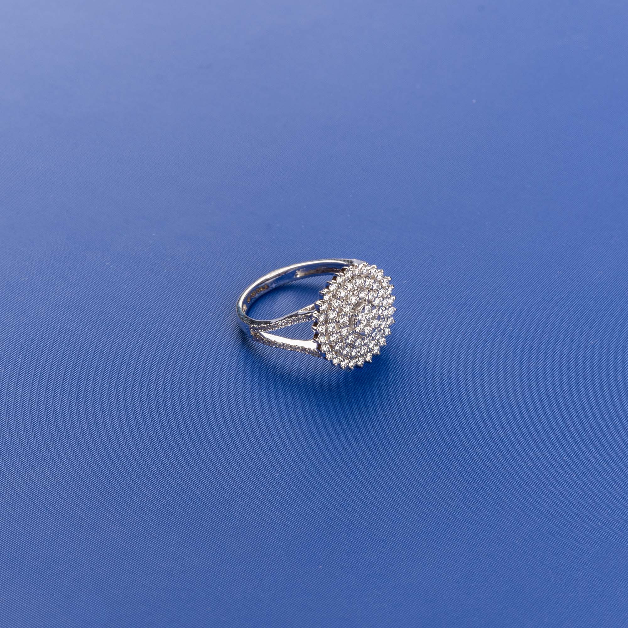 Graceful Aura: 18K White Gold Diamond Ring
