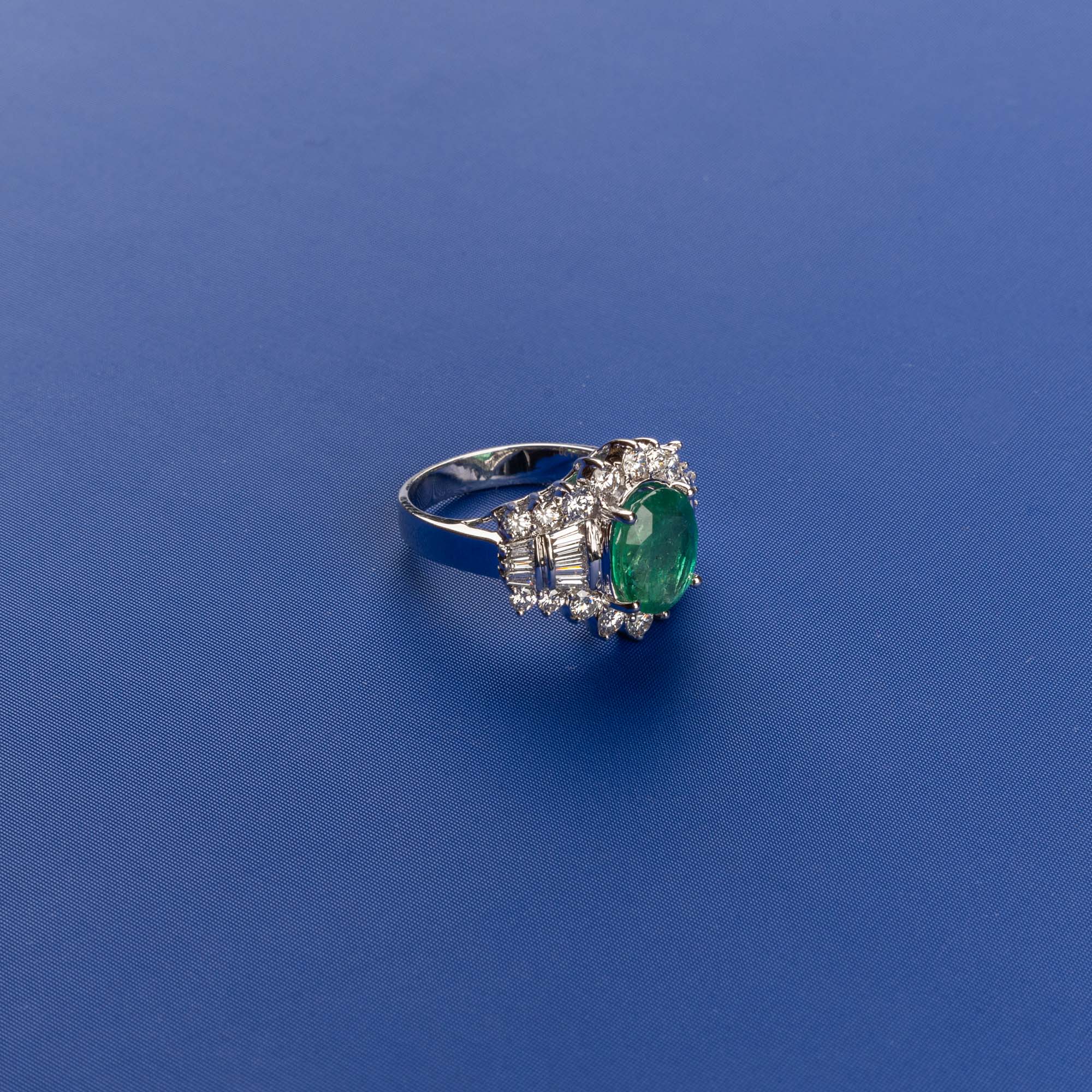18K White Gold Diamond and Emerald Ring