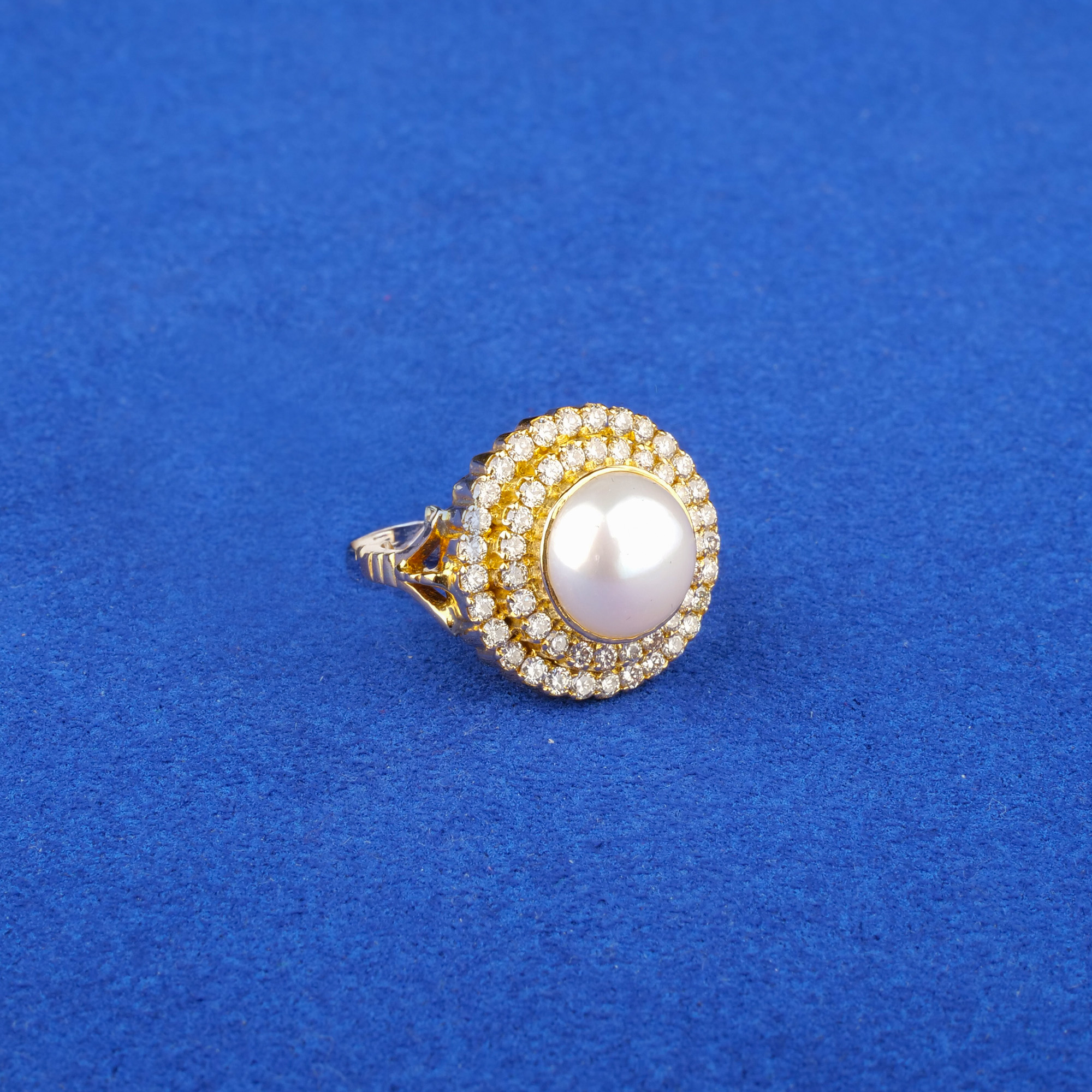 18k Diamond and Pearl Ring