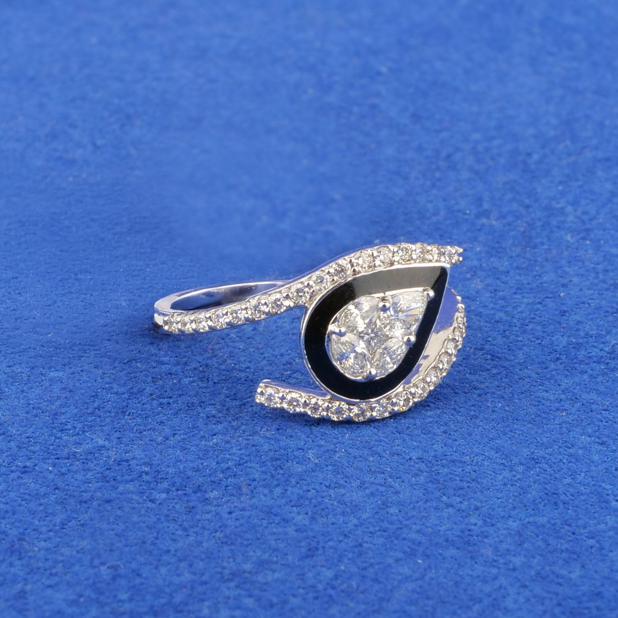 18K White Gold Diamond Ring