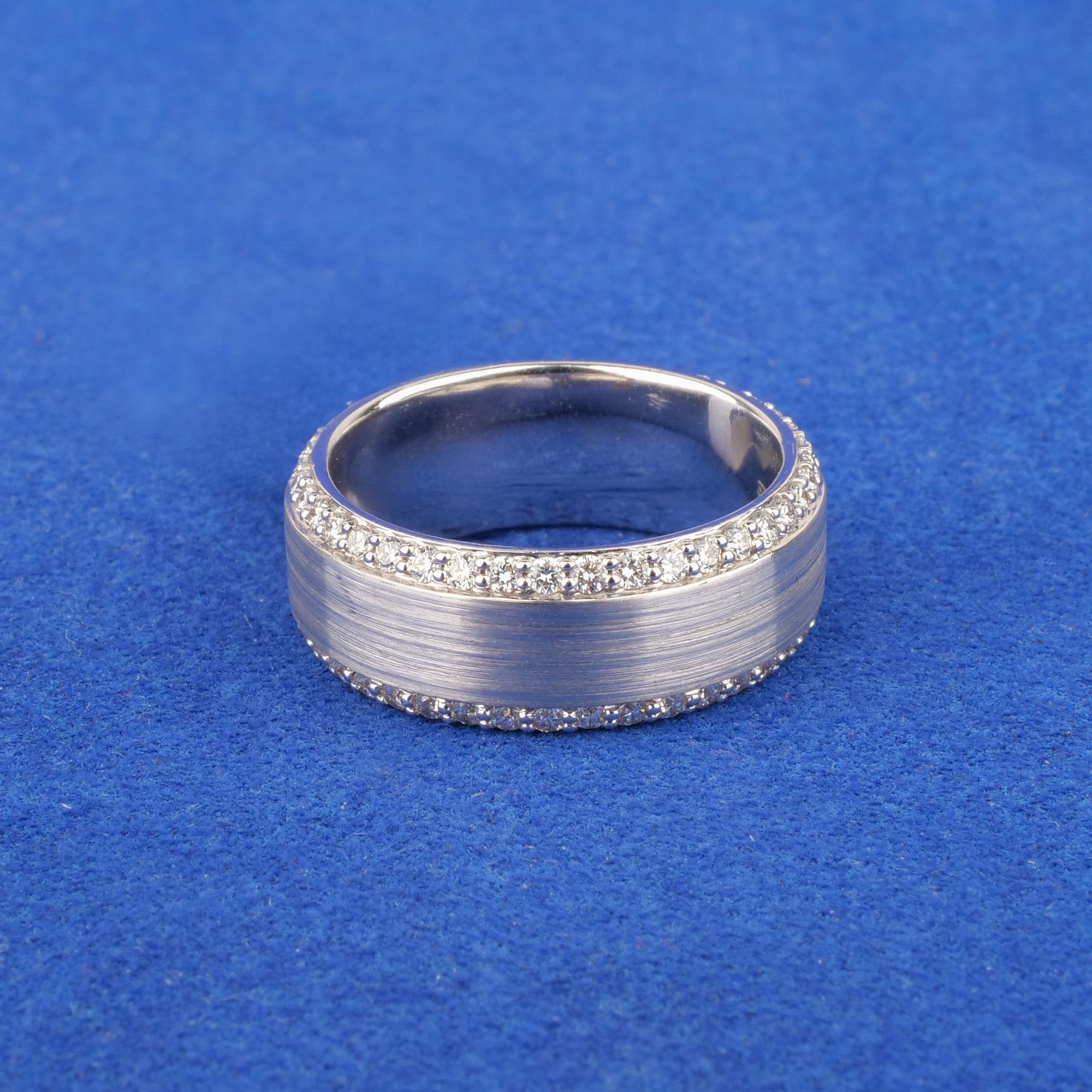 18K White Gold Diamond Ring/Band