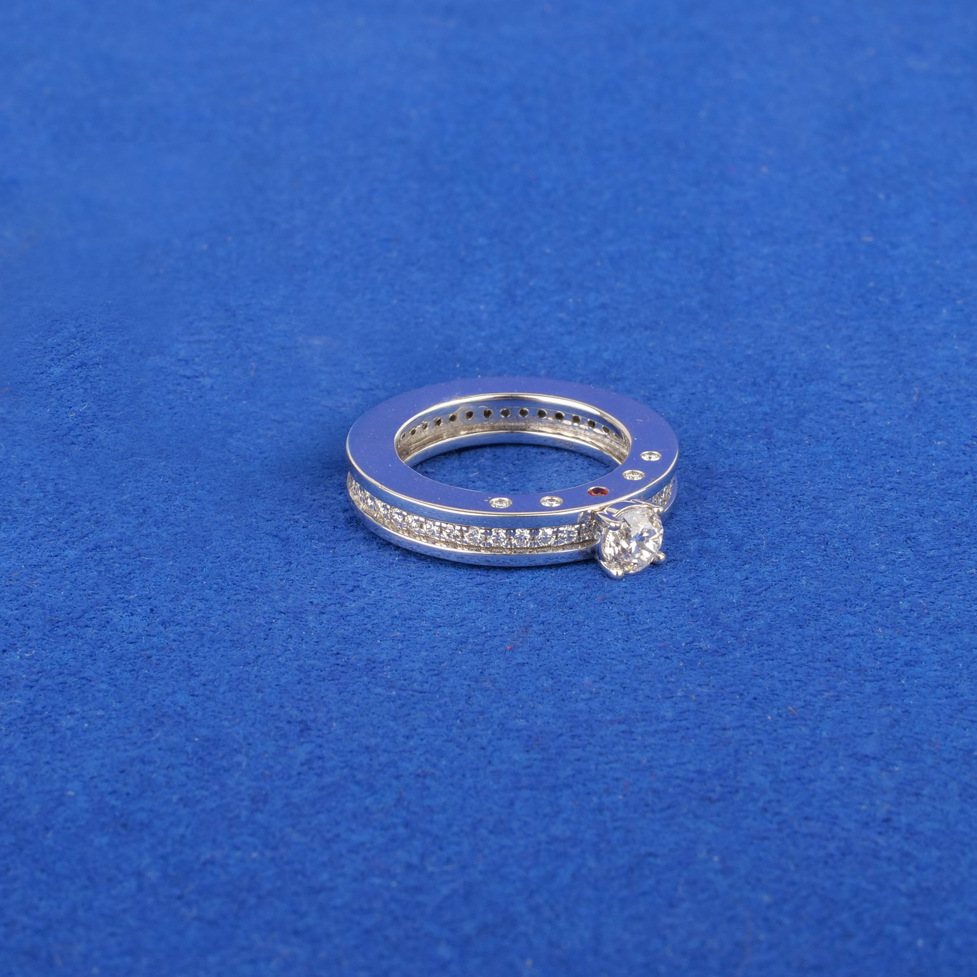 18K White Gold Diamond Ring