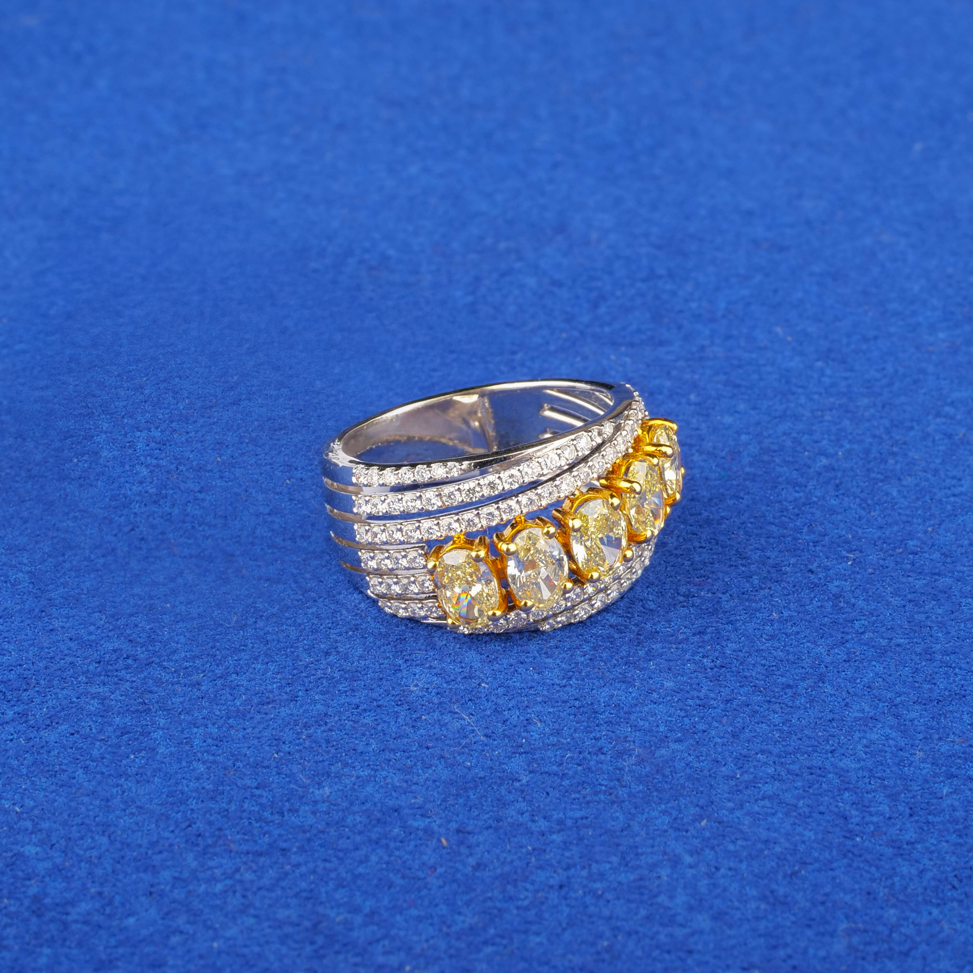 18K White Gold Diamond/Yellow Diamond. Ring