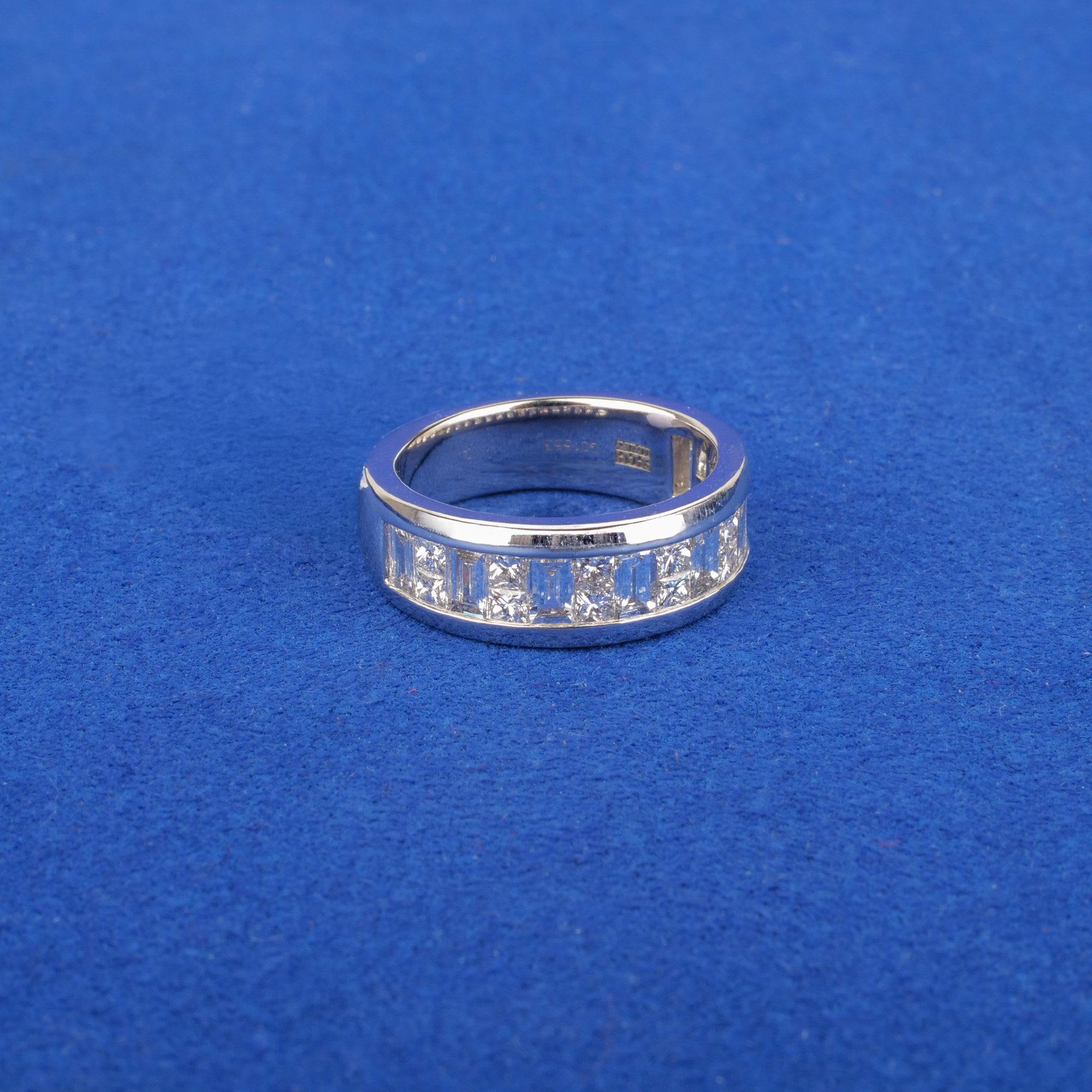 18K White Gold Diamond Ring