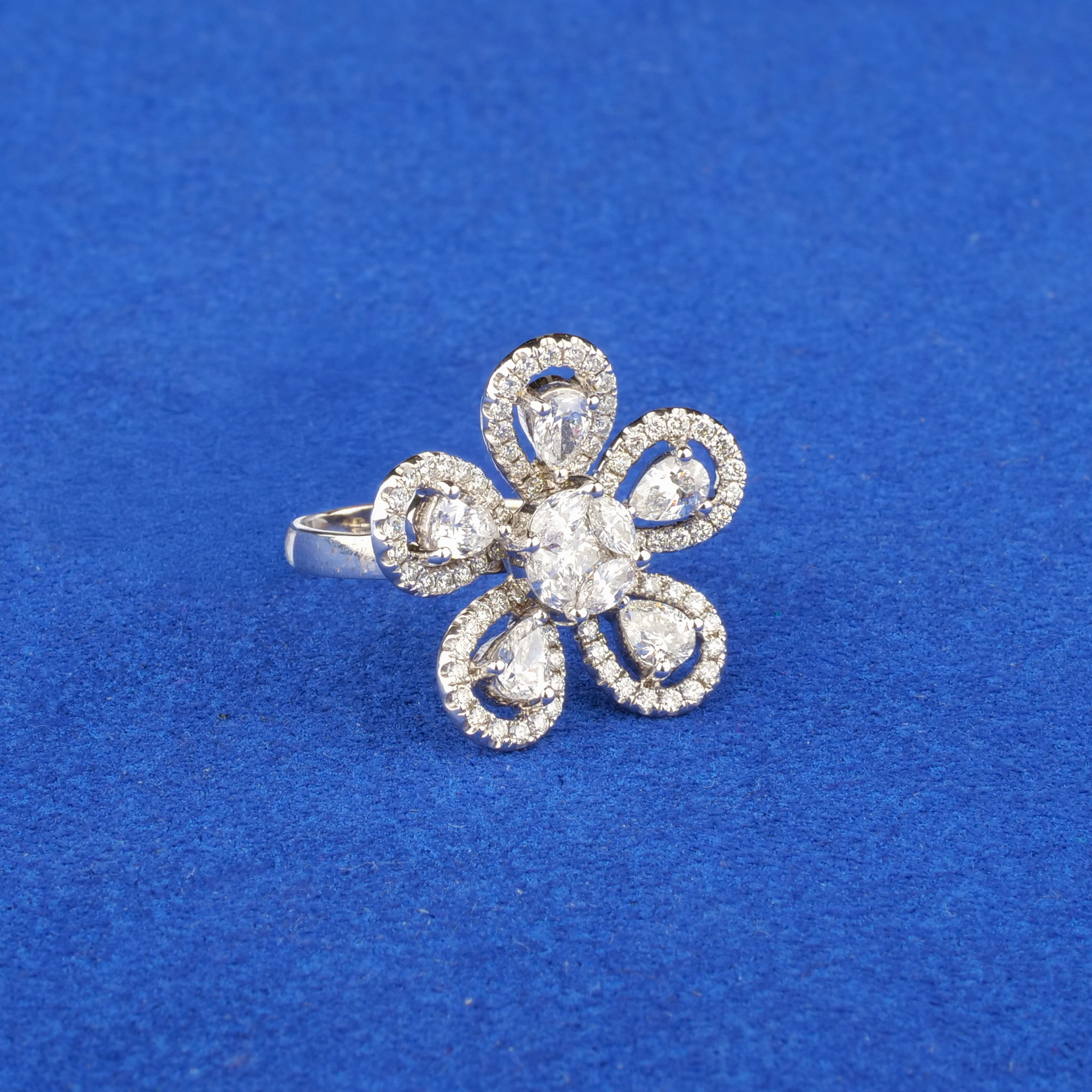 18K White Gold Diamond 'Flower' Ring