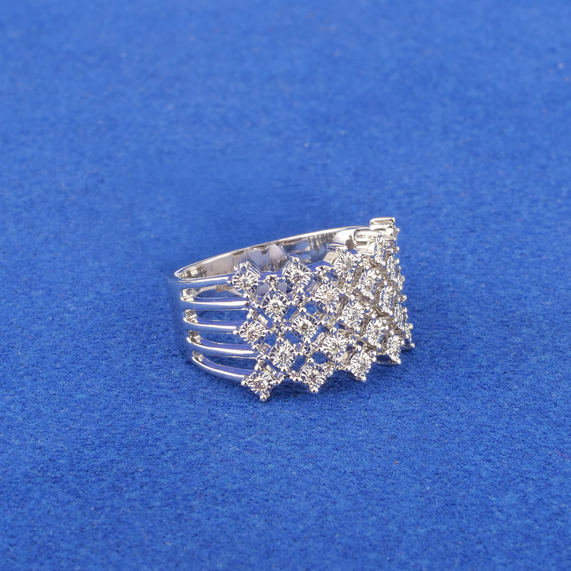 18K White Gold Diamond Ring