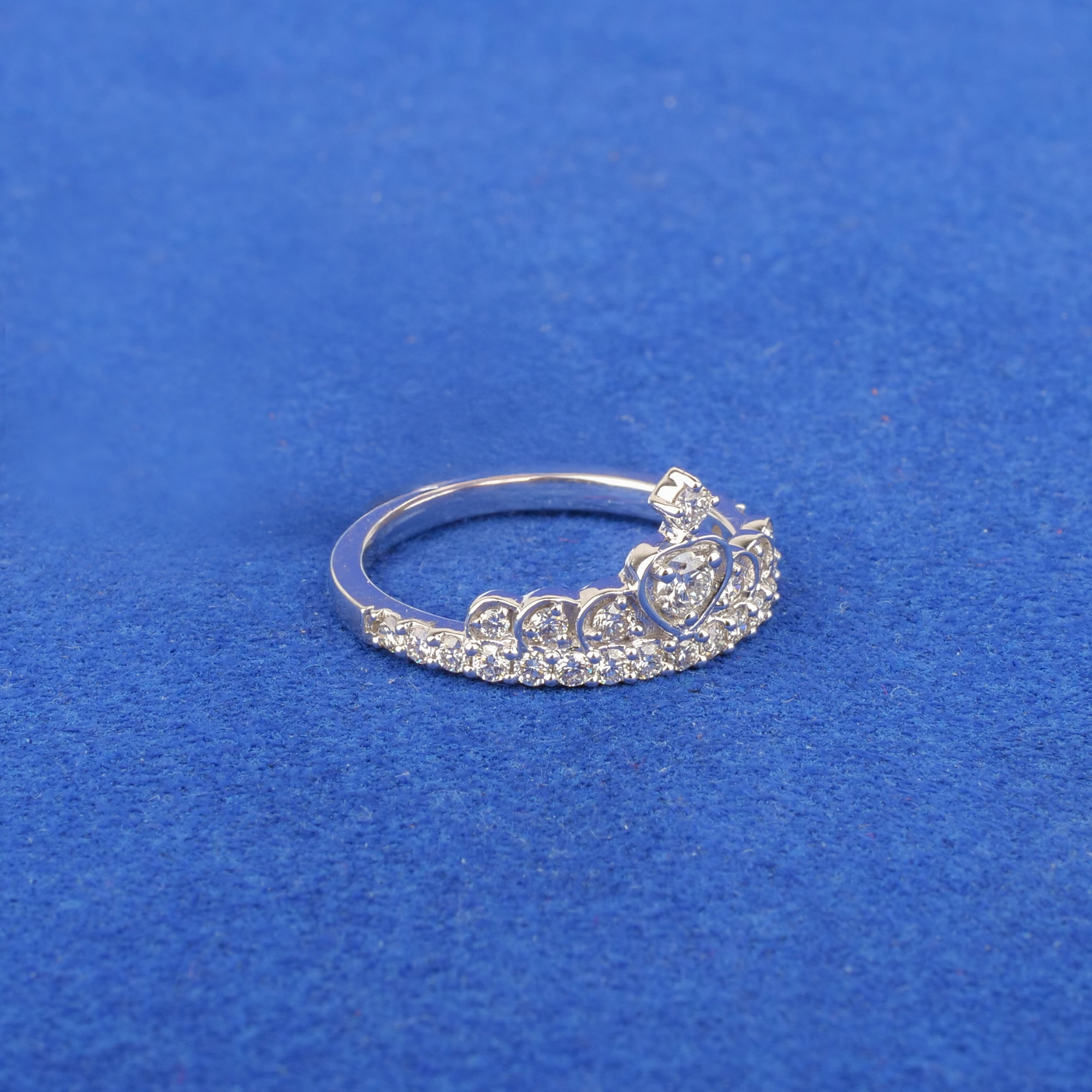 18K White Gold Diamond Ring