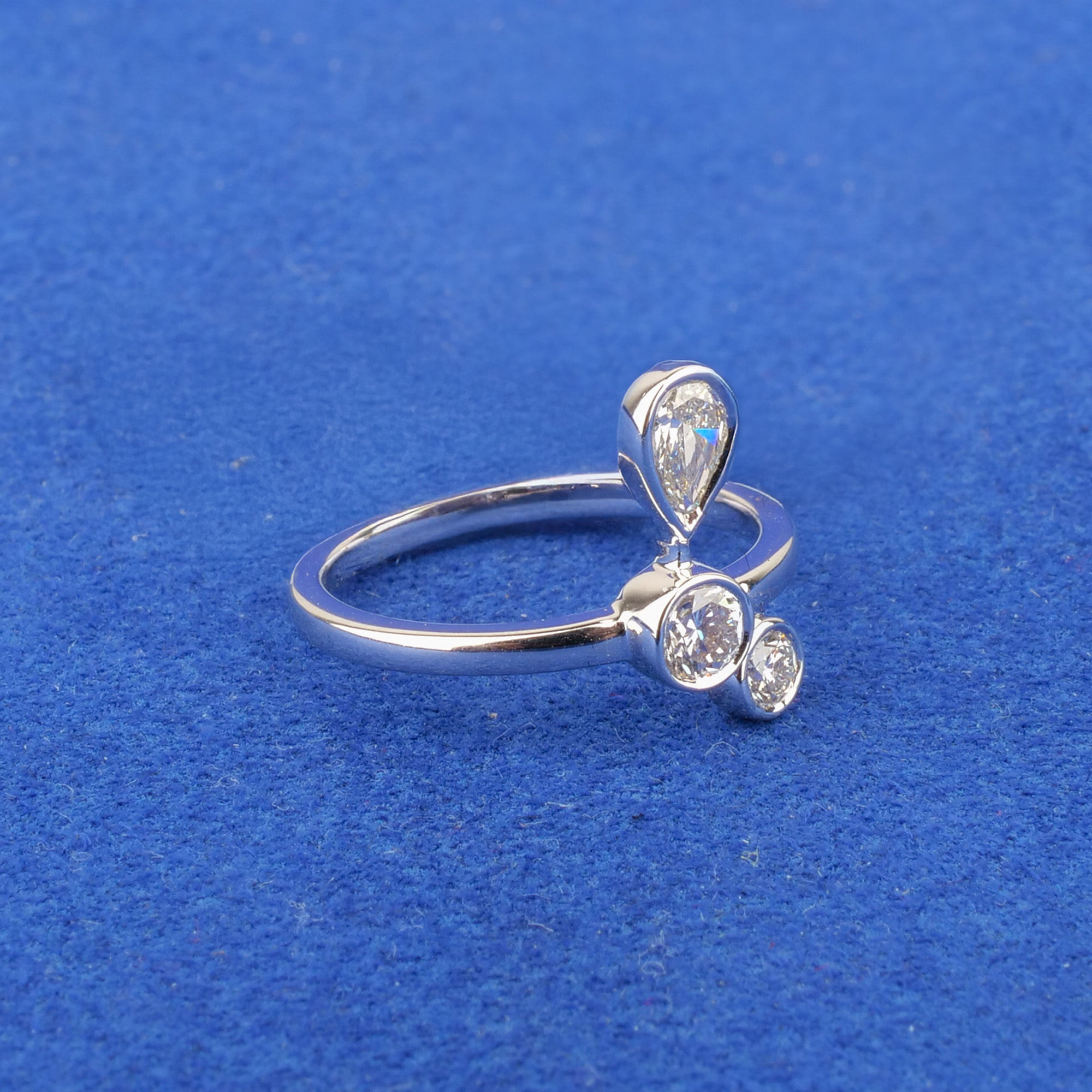 18K White Gold Diamond Ring