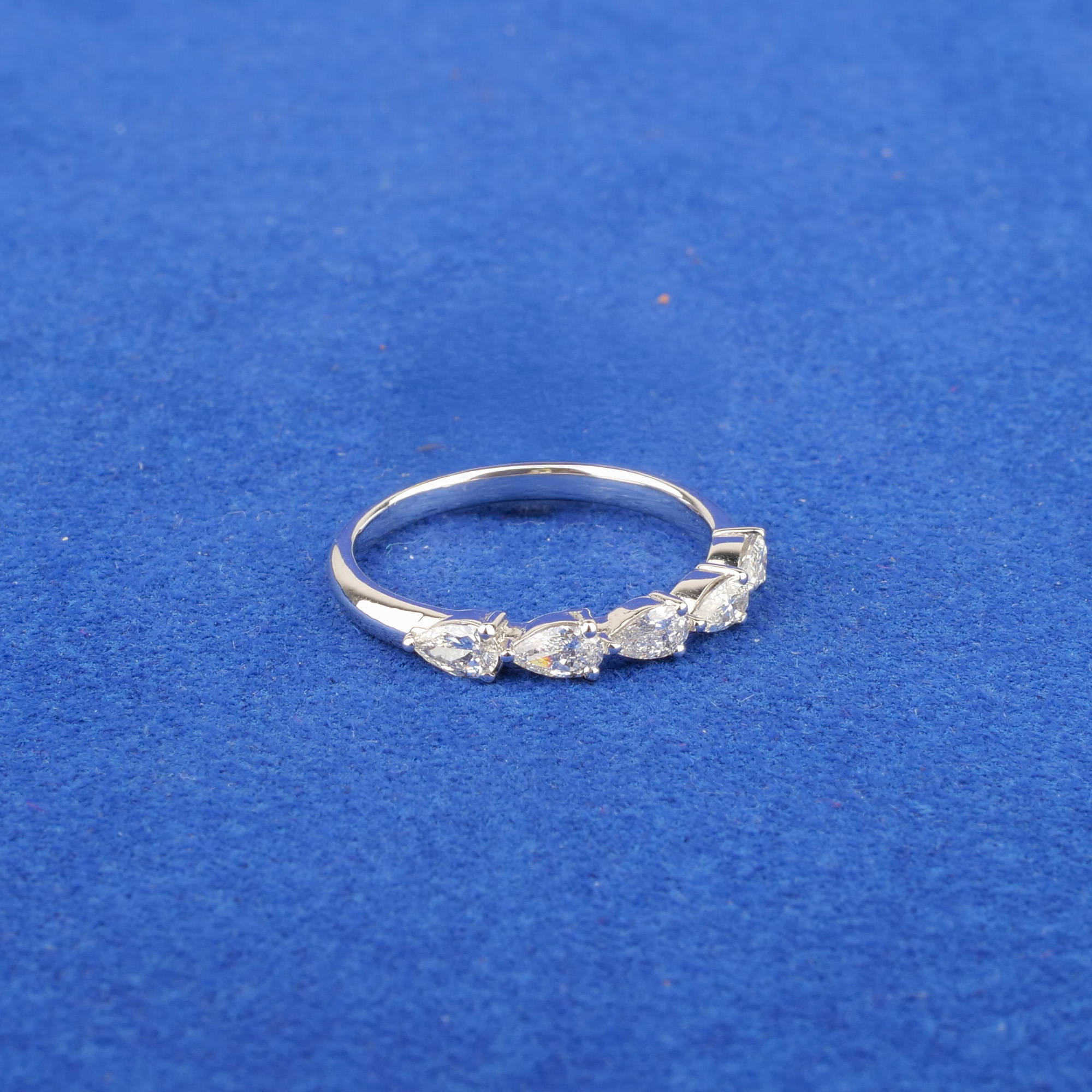 18K White Gold Diamond Ring